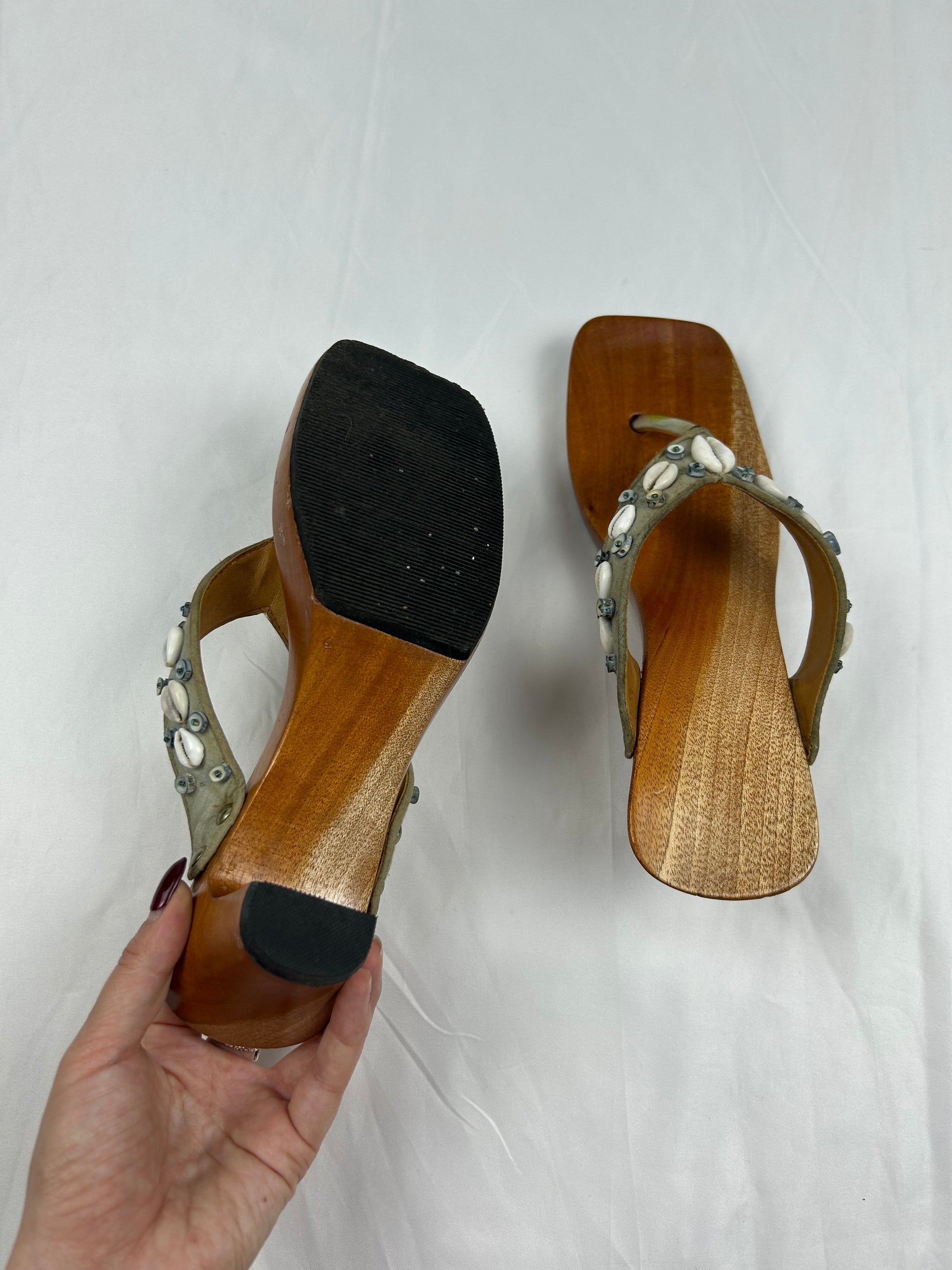 Khaki seashells wood heels mules (38)
