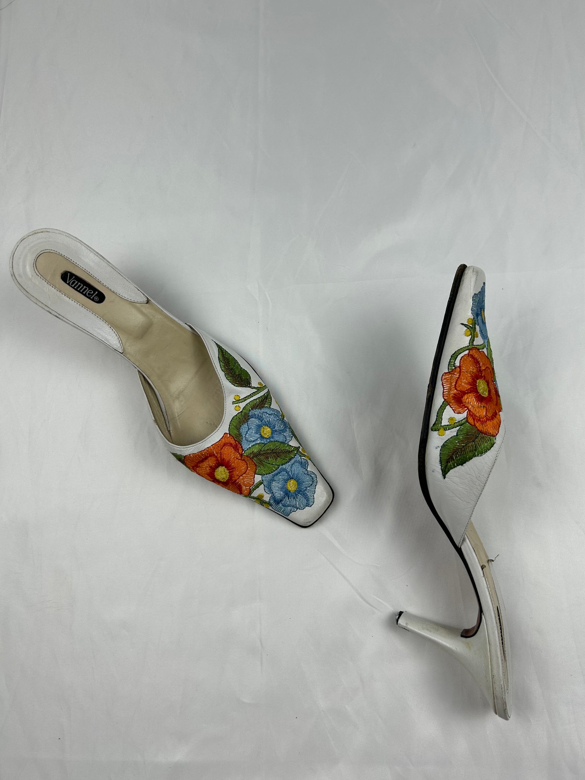 White embroidered floral pointed toes heels mules (38)