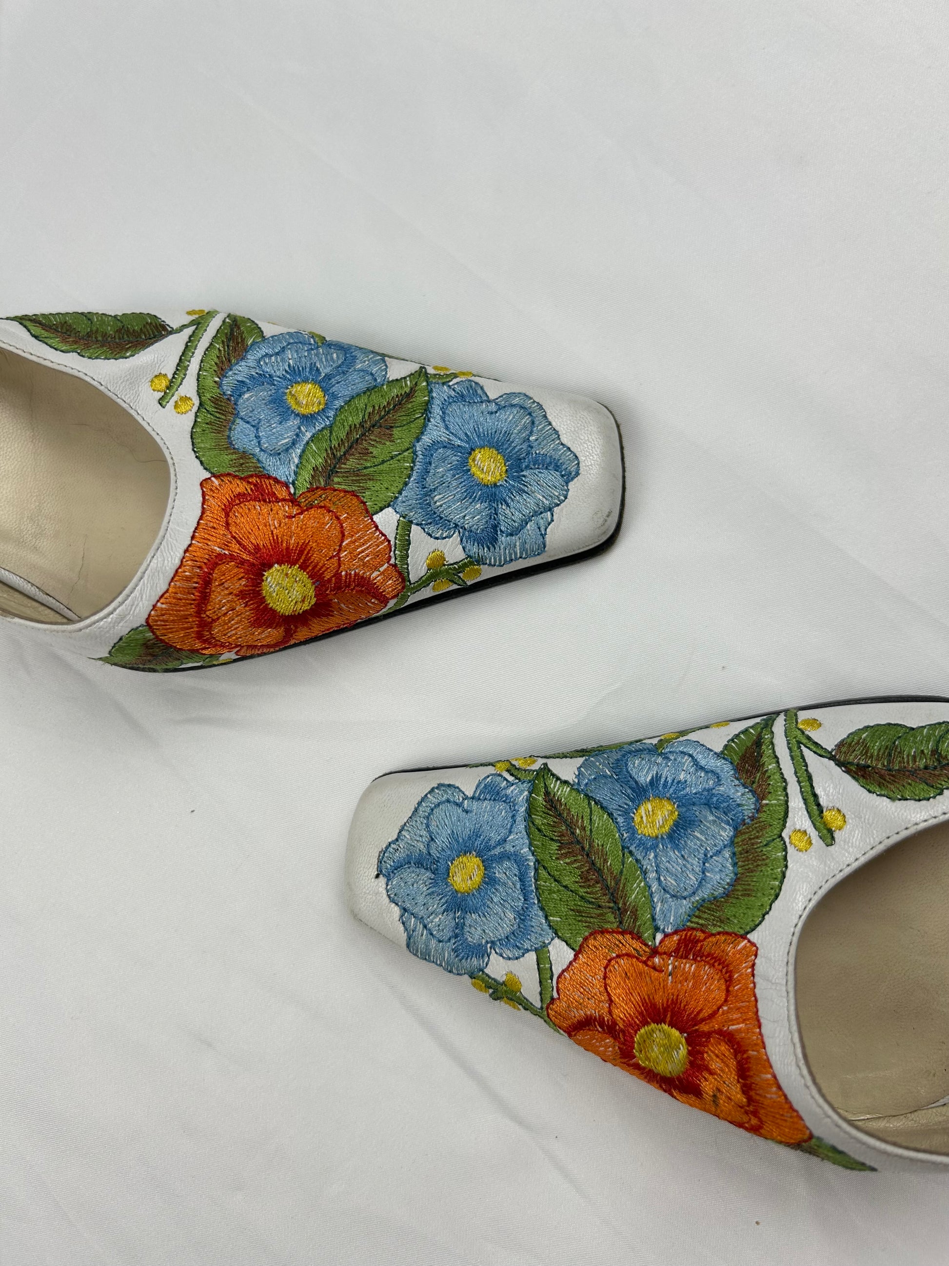 White embroidered floral pointed toes heels mules (38)
