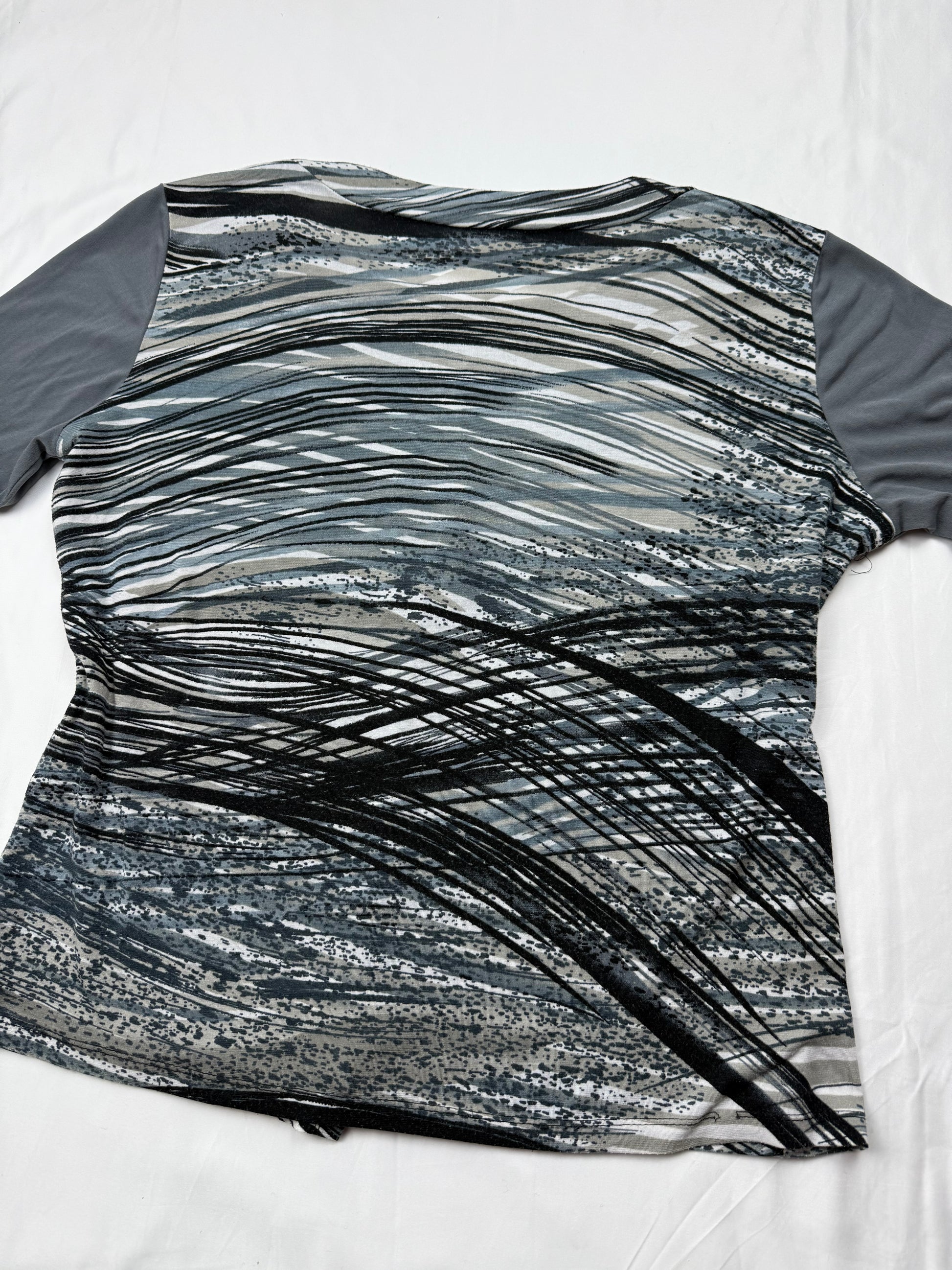 Grey graphic long sleeves top (2XL)