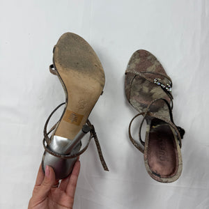 Brown & gold charms heels (41)