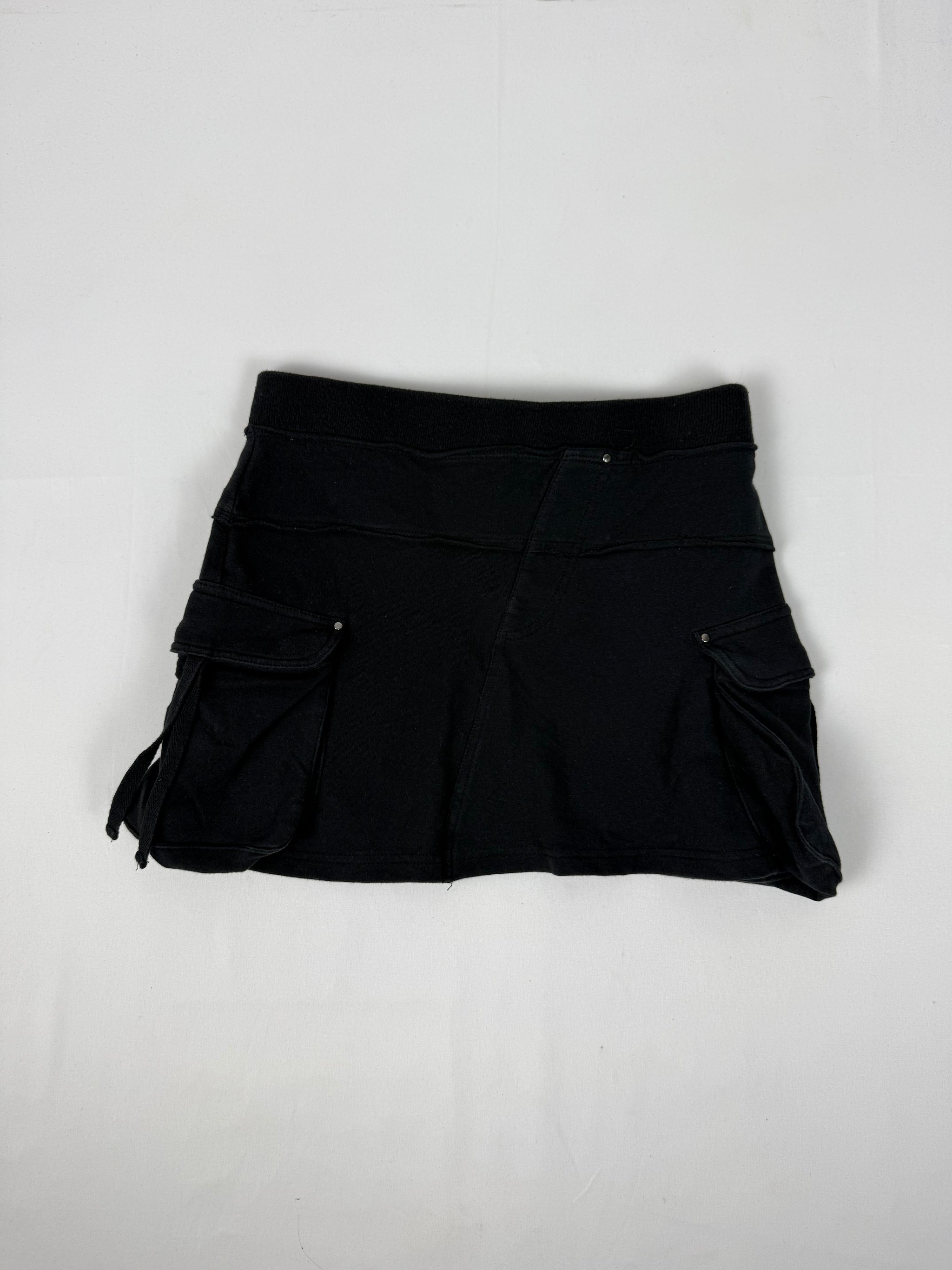Black cotton low rise cargo mini skirt (S)