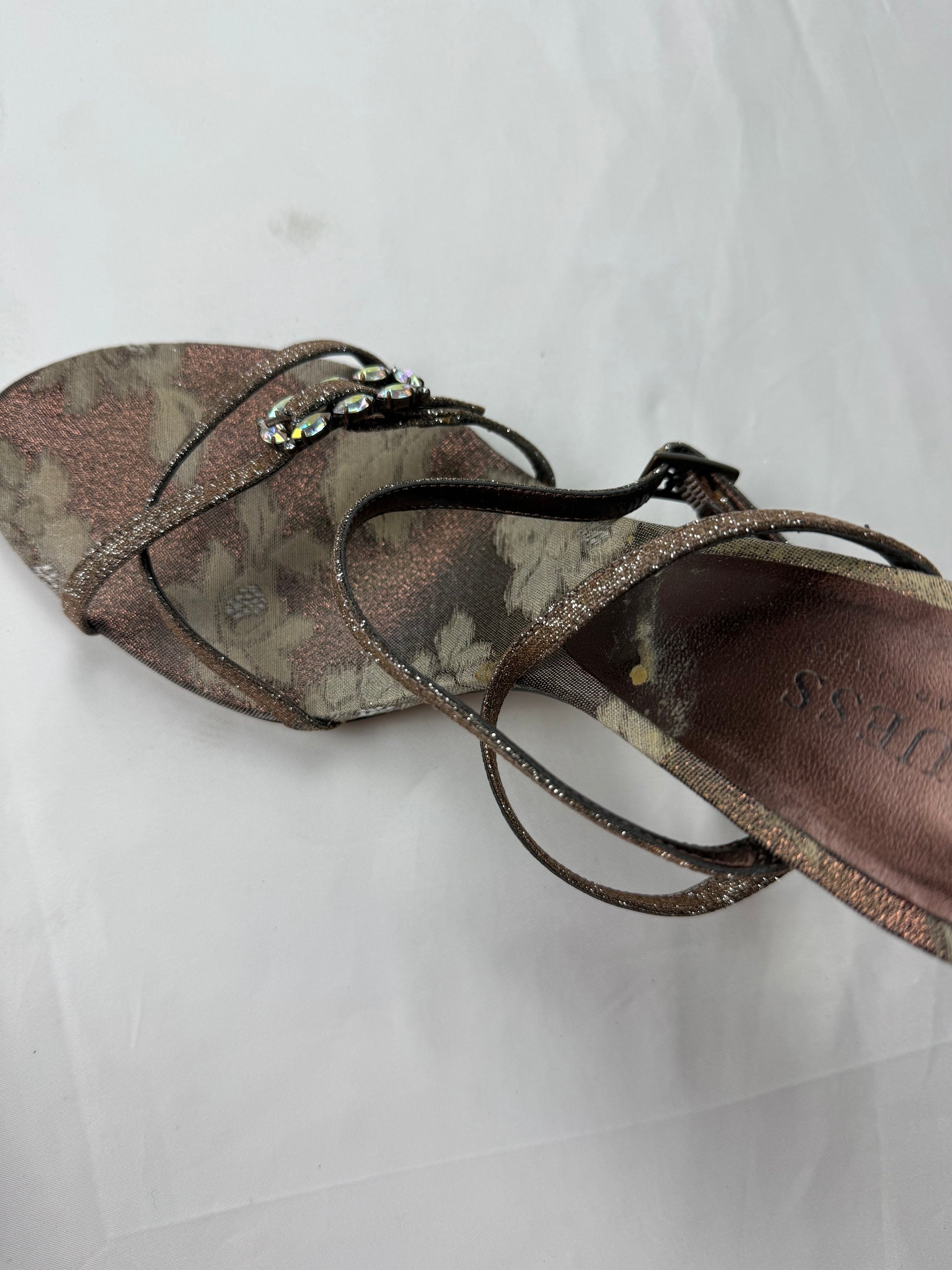 Brown & gold charms heels (41)