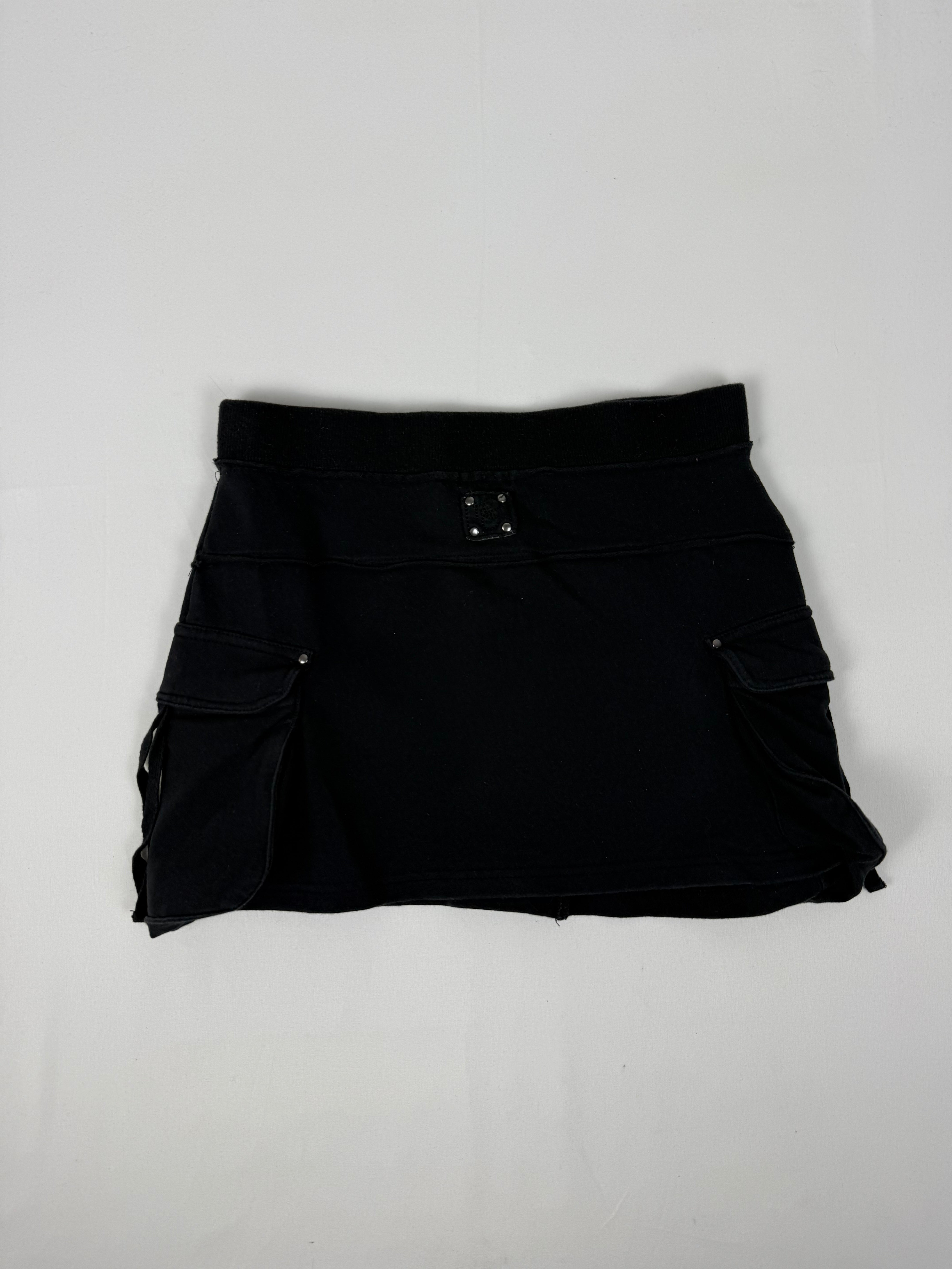 Black cotton low rise cargo mini skirt (S)