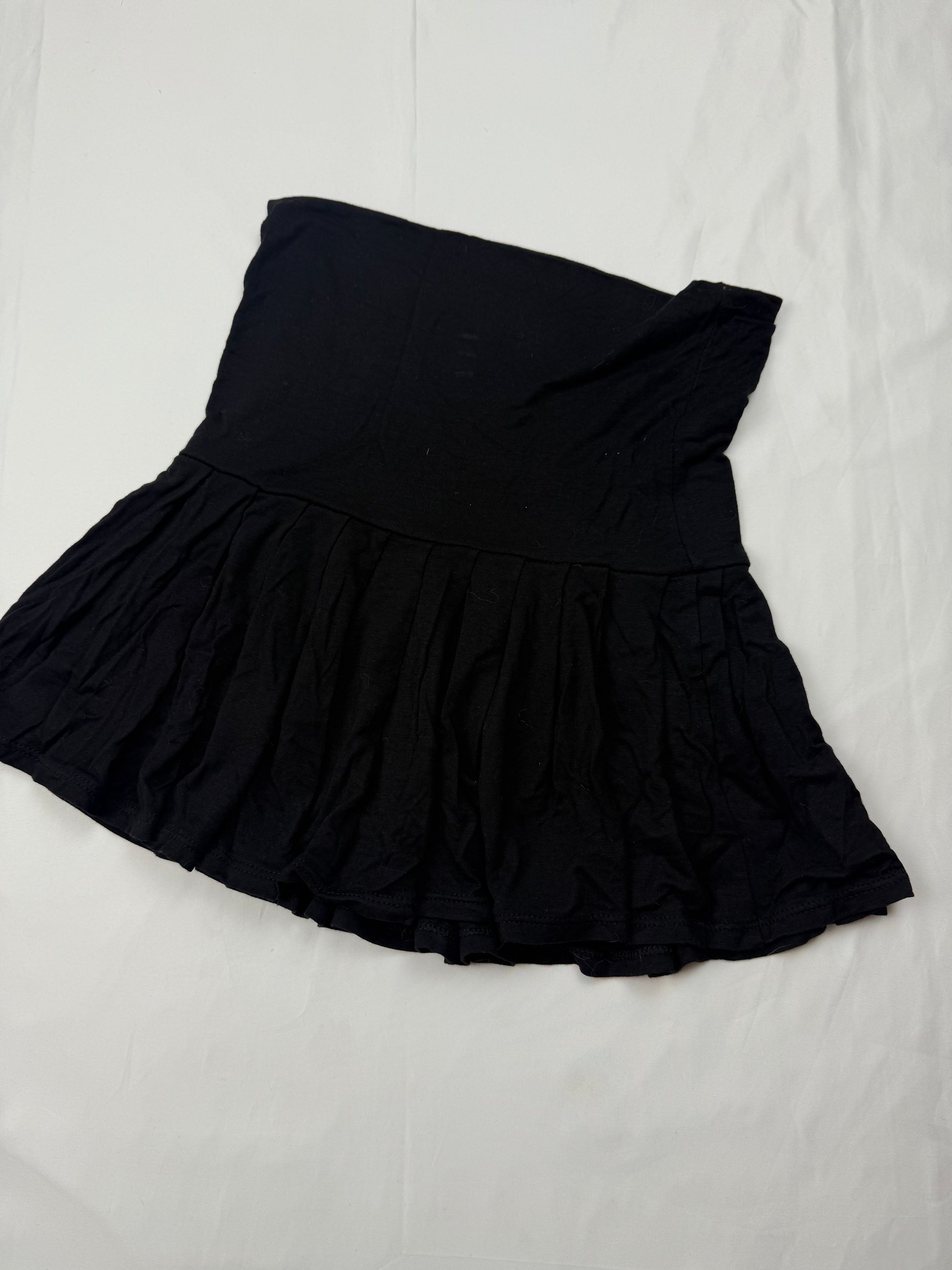 Black low rise pleated mini skirt (S/M)