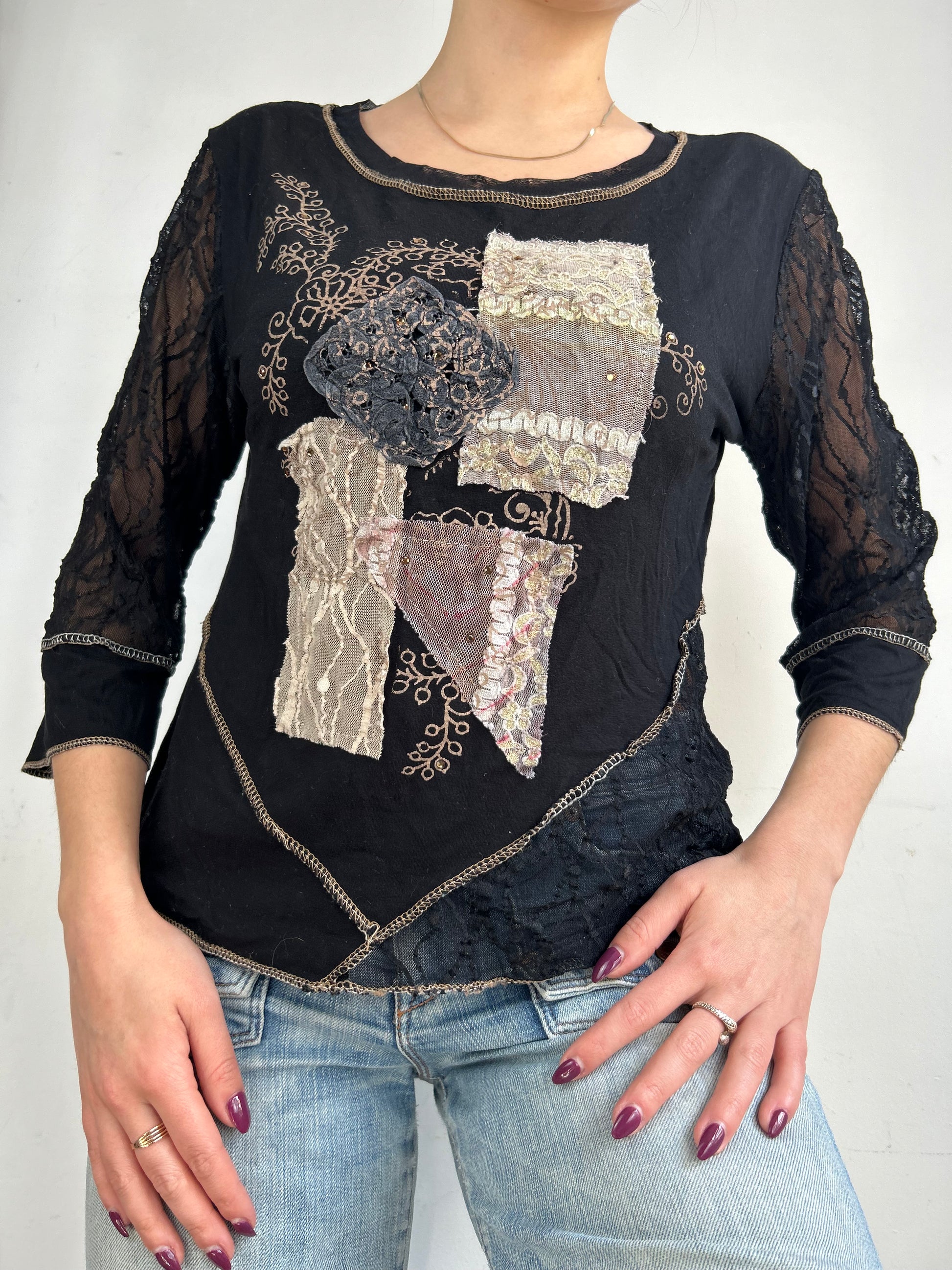 Black lace graphic long sleeves top (XL)