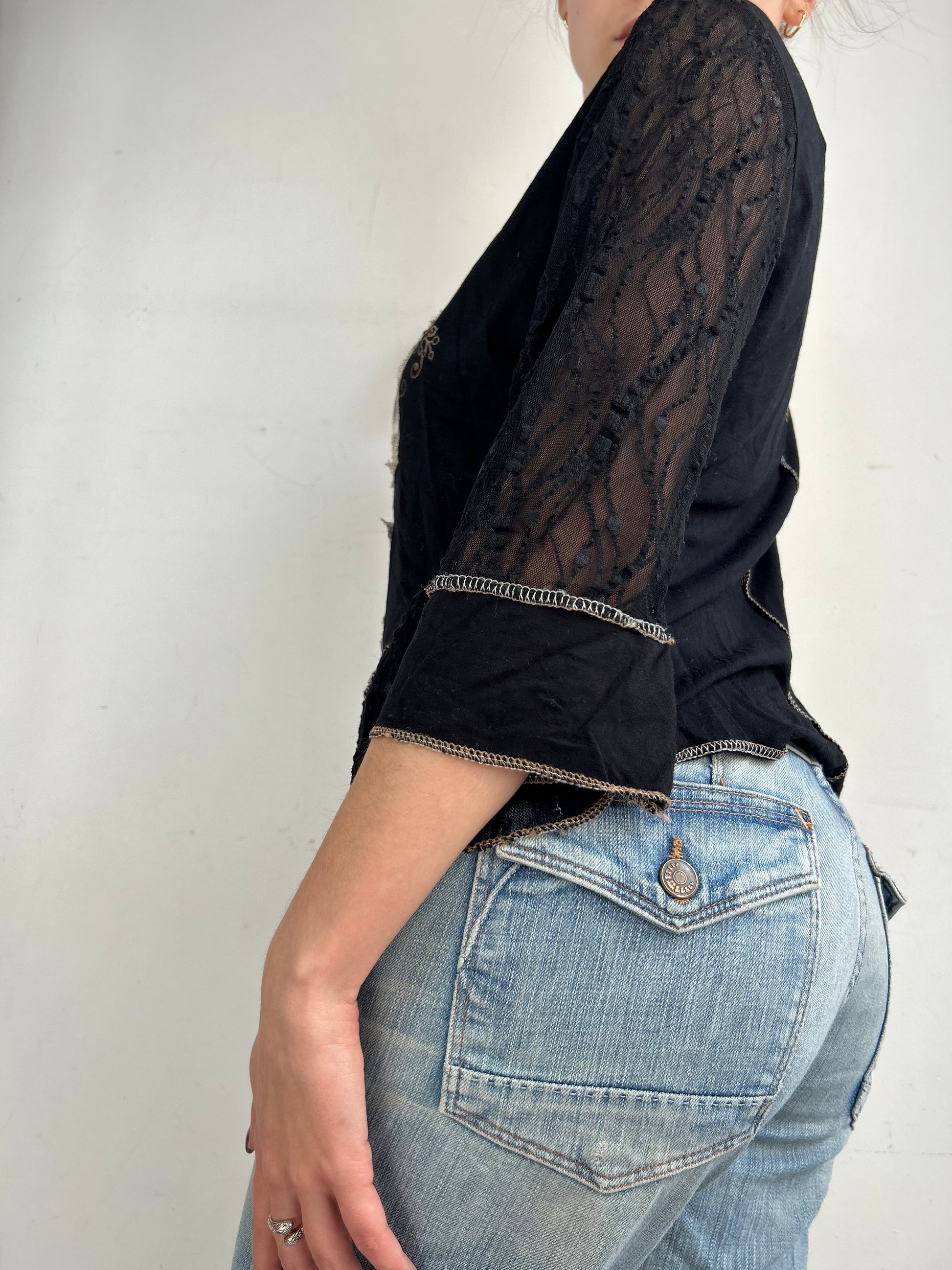 Black lace graphic long sleeves top (XL)