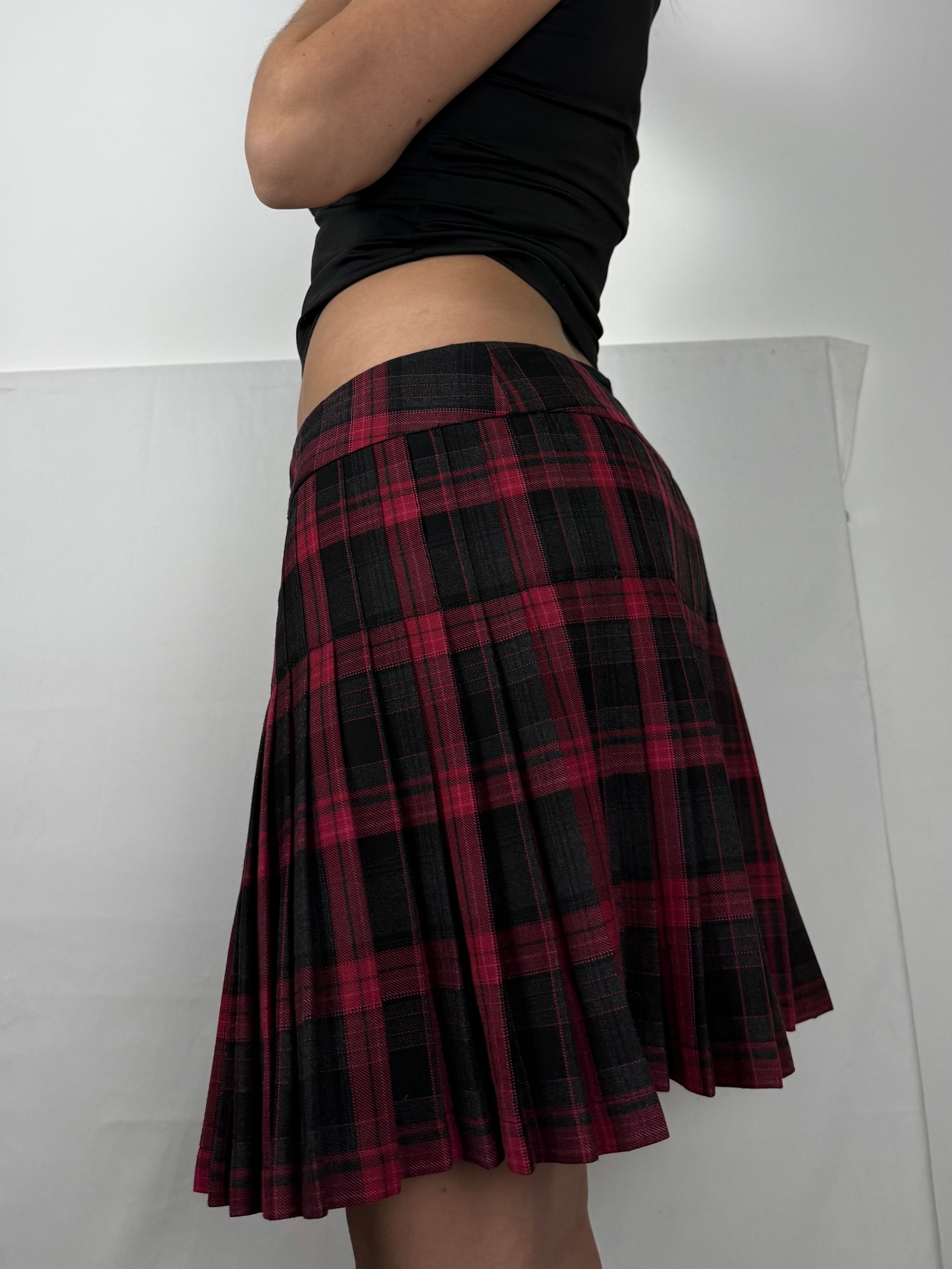 Red check print low rise pleated mini skirt (XL)