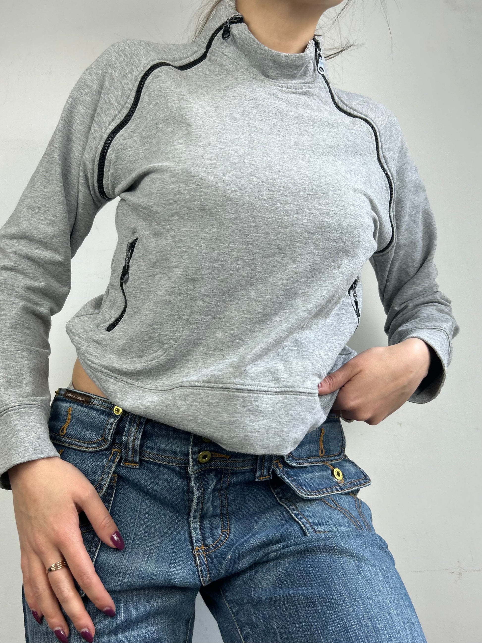Grey zip up sweatshirt (S/M)