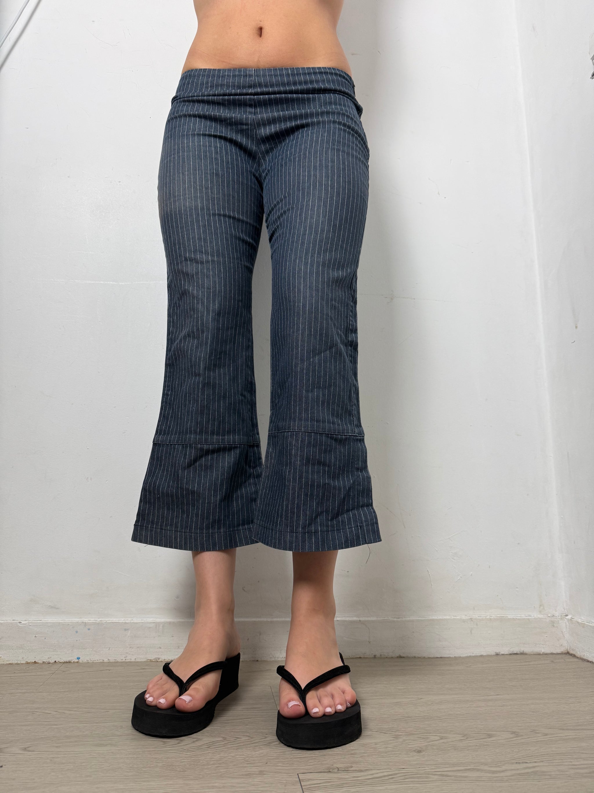 Navy striped low rise capri pants (M)