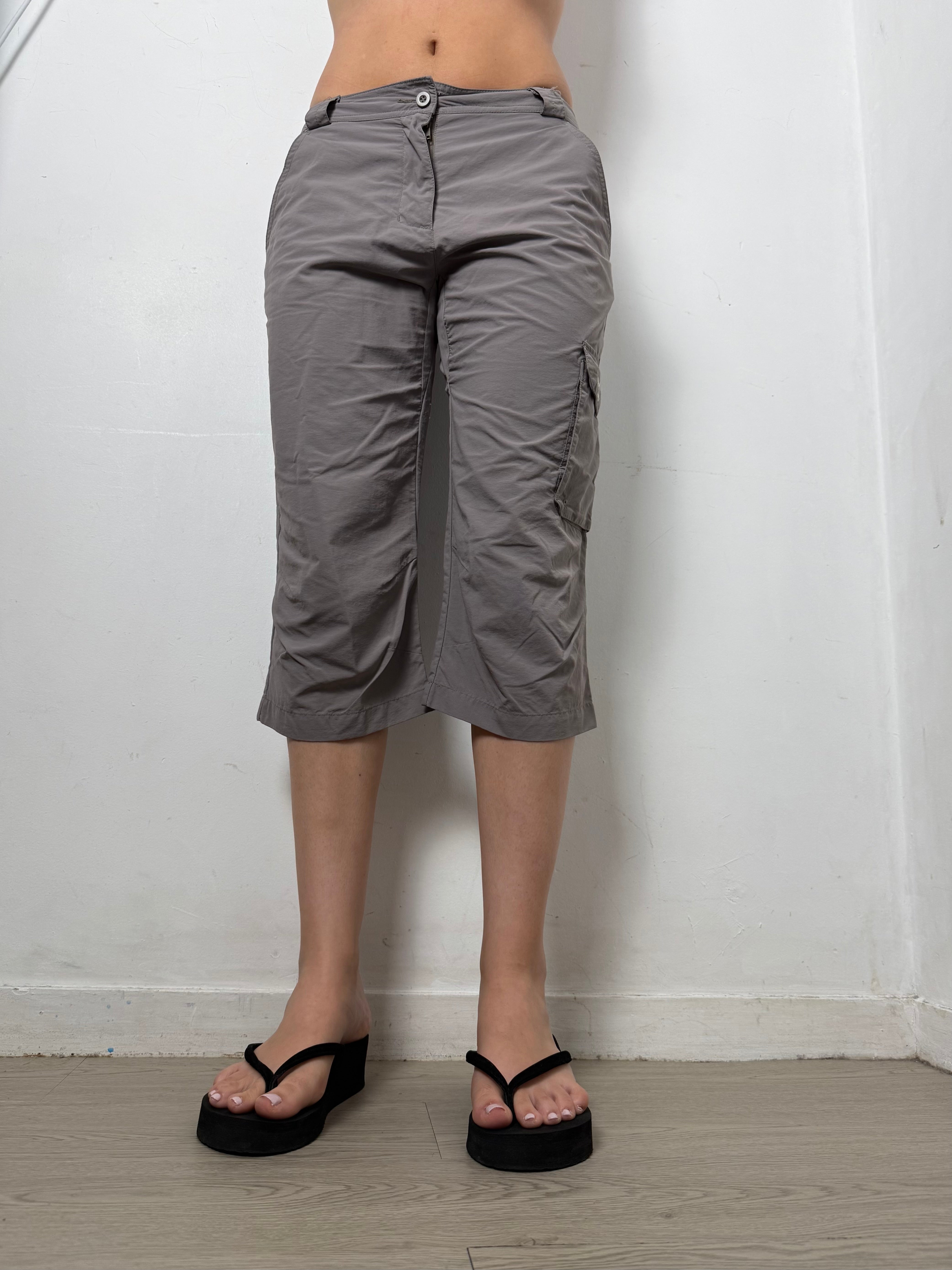 Grey cargo low rise capri pants (L)