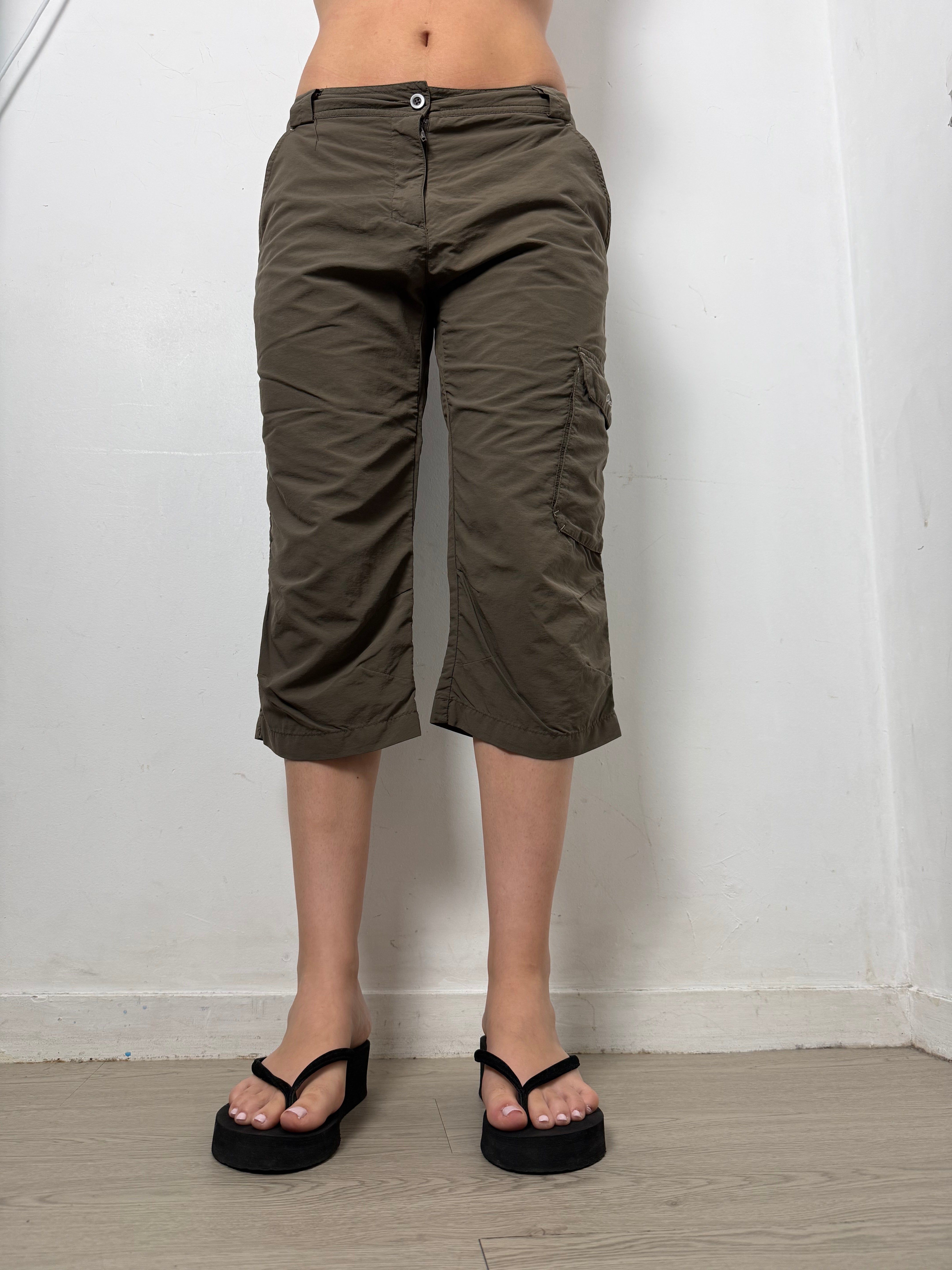 Khaki cargo capri pants (L)