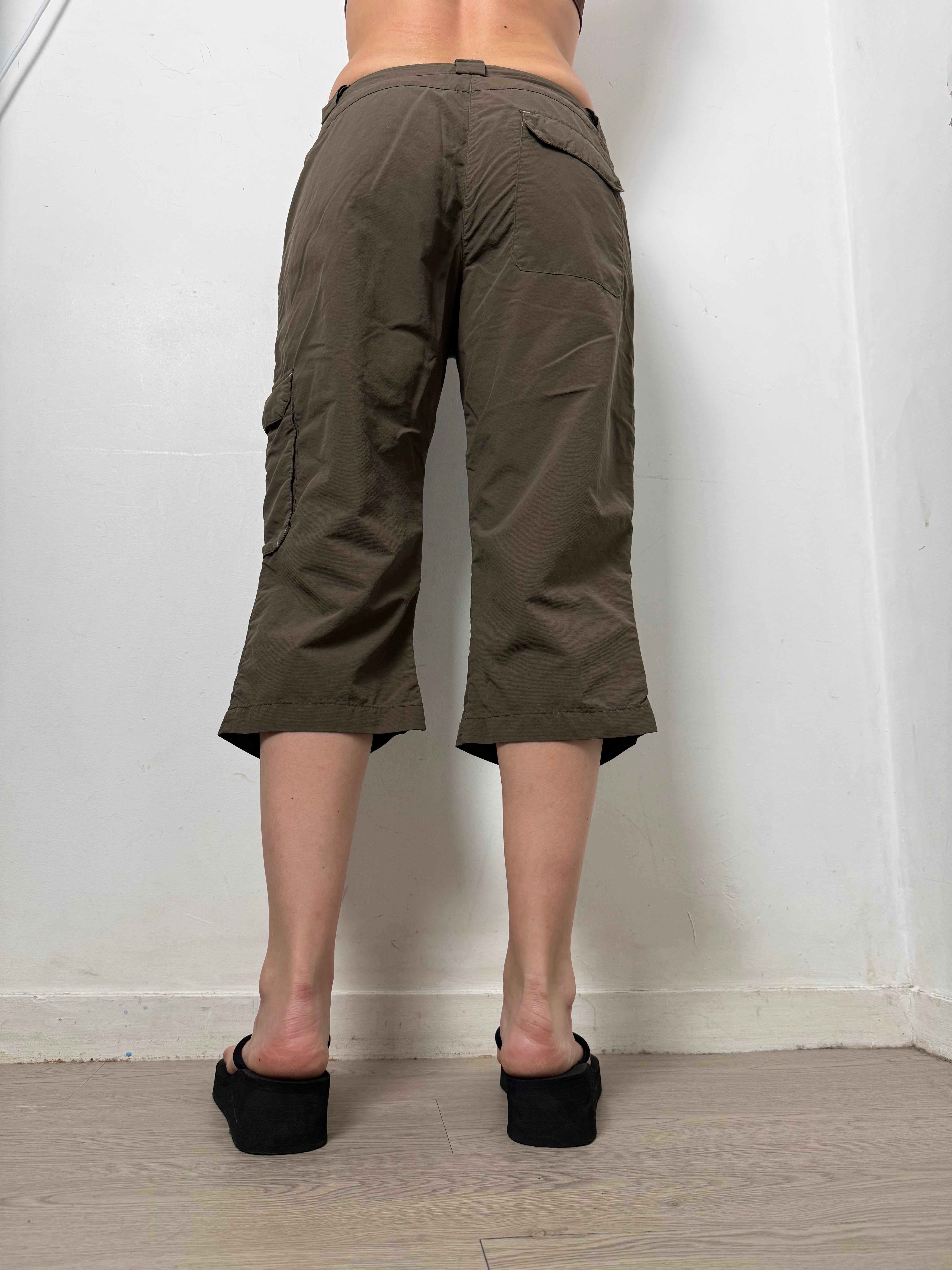 Khaki cargo capri pants (L)