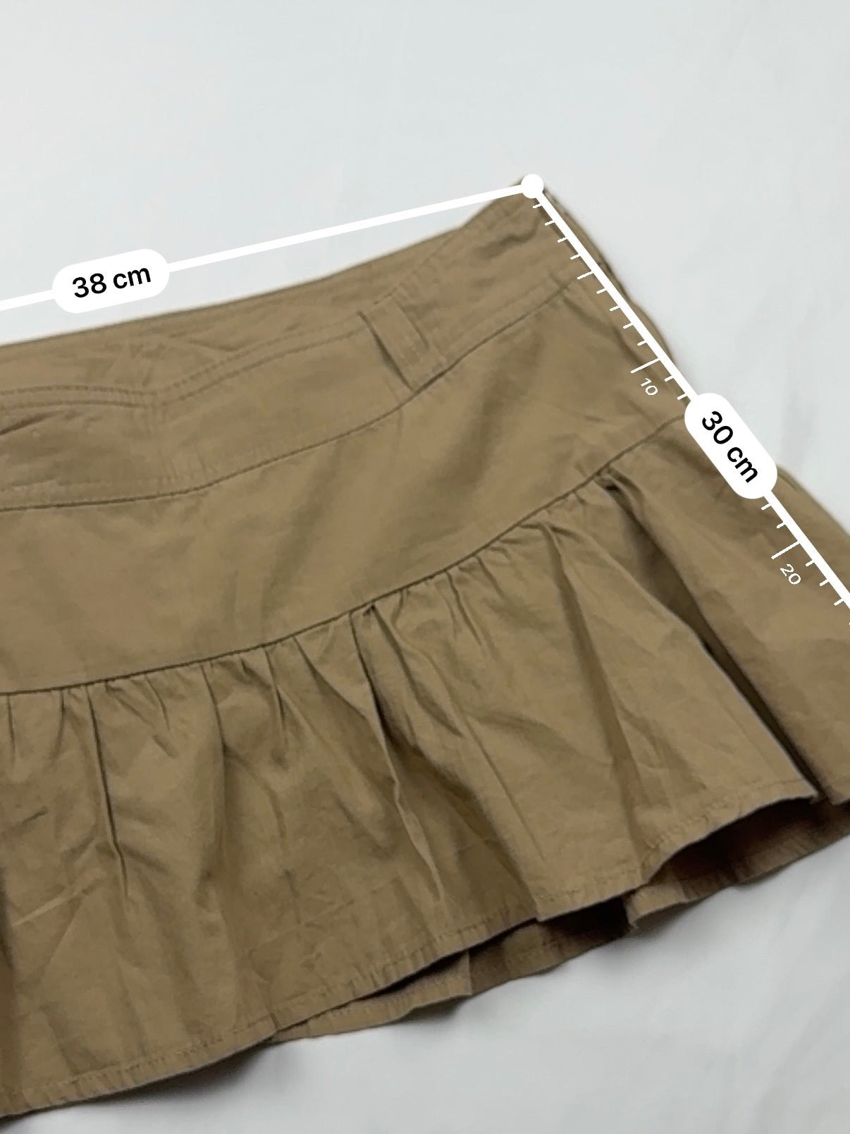 Beige low rise mini pleated skirt (M/L)