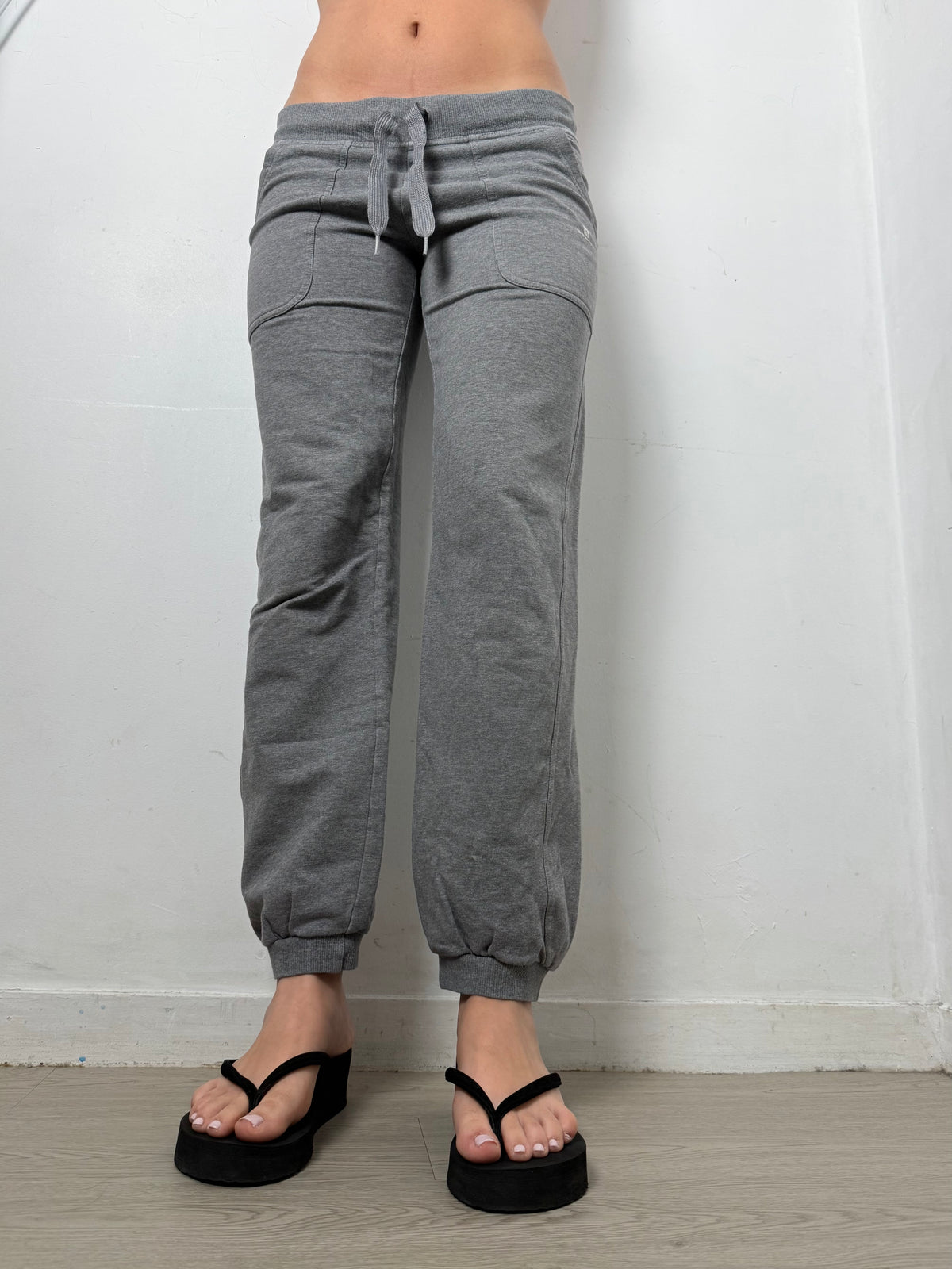 Grey low rise joggers pants (S)