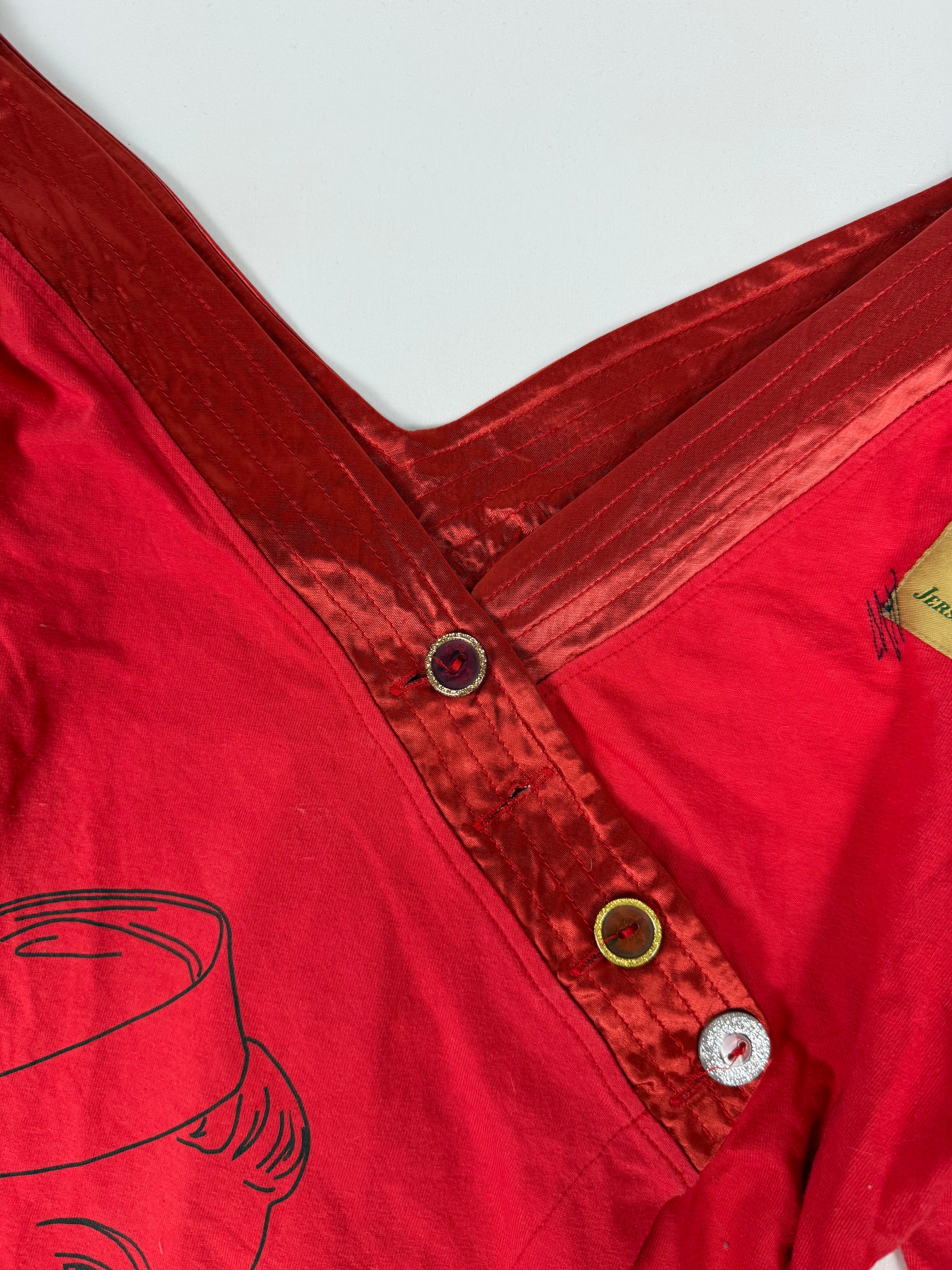 Red graphic long sleeves top (L)