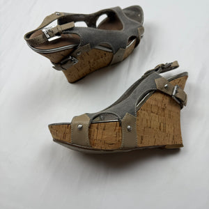 Silver buckle belt wedge heels (37)