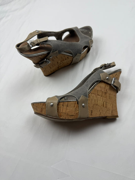 Silver buckle belt wedge heels (37)