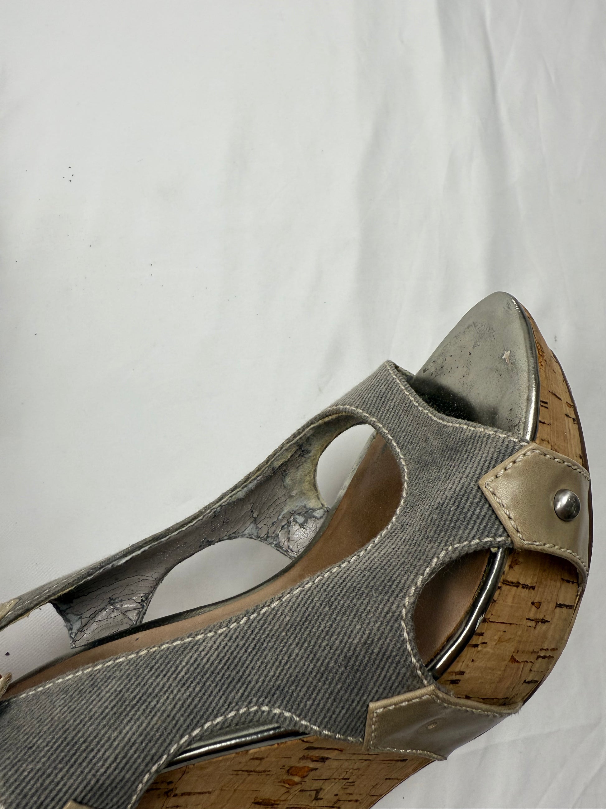 Silver buckle belt wedge heels (37)