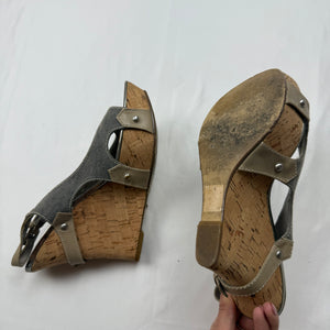 Silver buckle belt wedge heels (37)