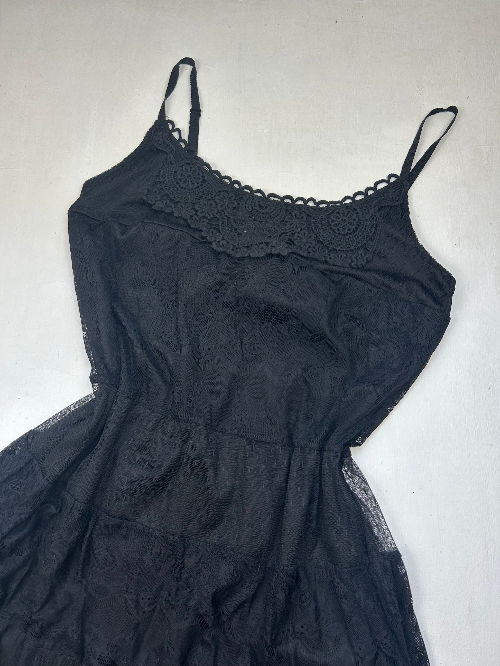 Black mesh embroidered pleated dress (M/L)