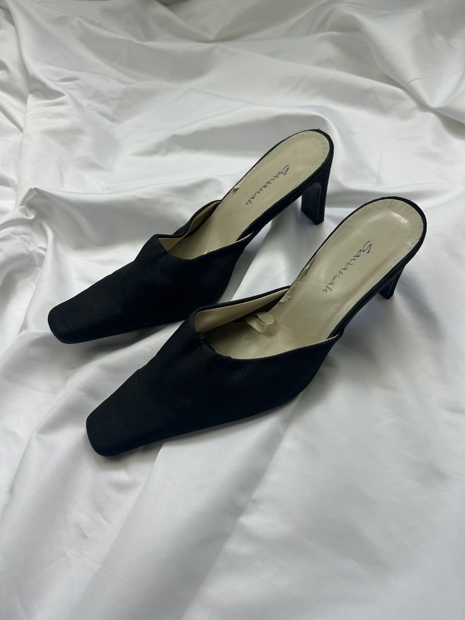 Black pointed toes mules (38)