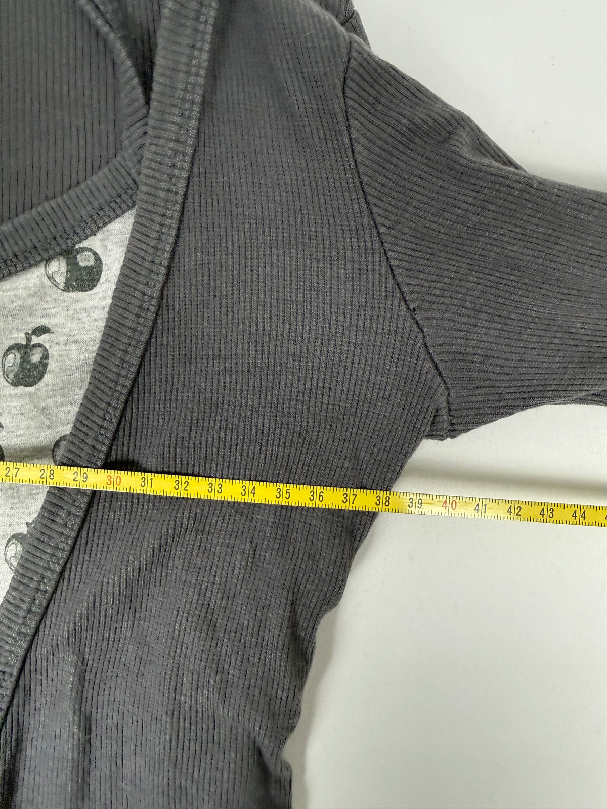 Haut à manches longues à rayures noires avec capuche (XS)