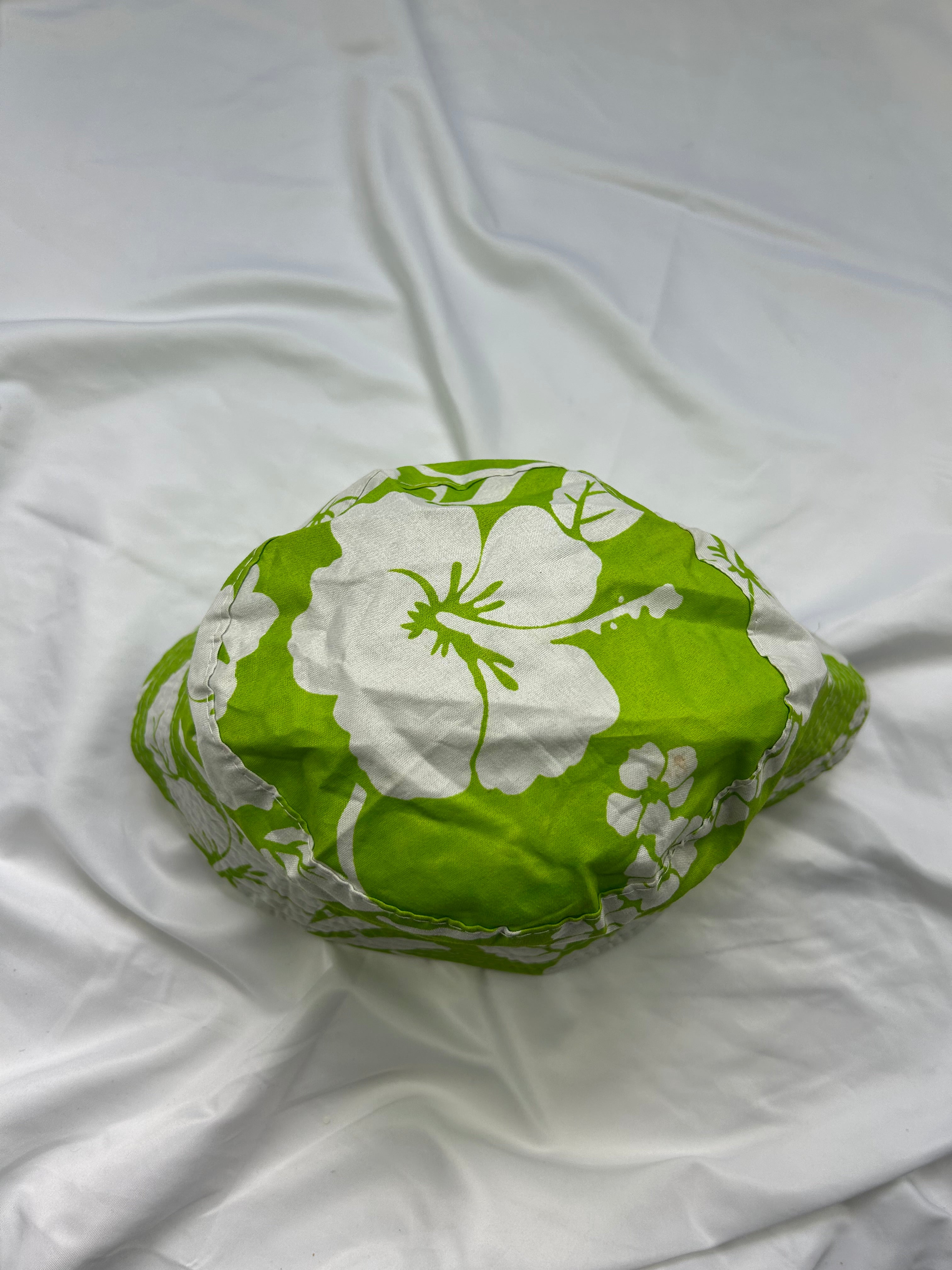 Green hibiscus Hawaii floral bucket hat