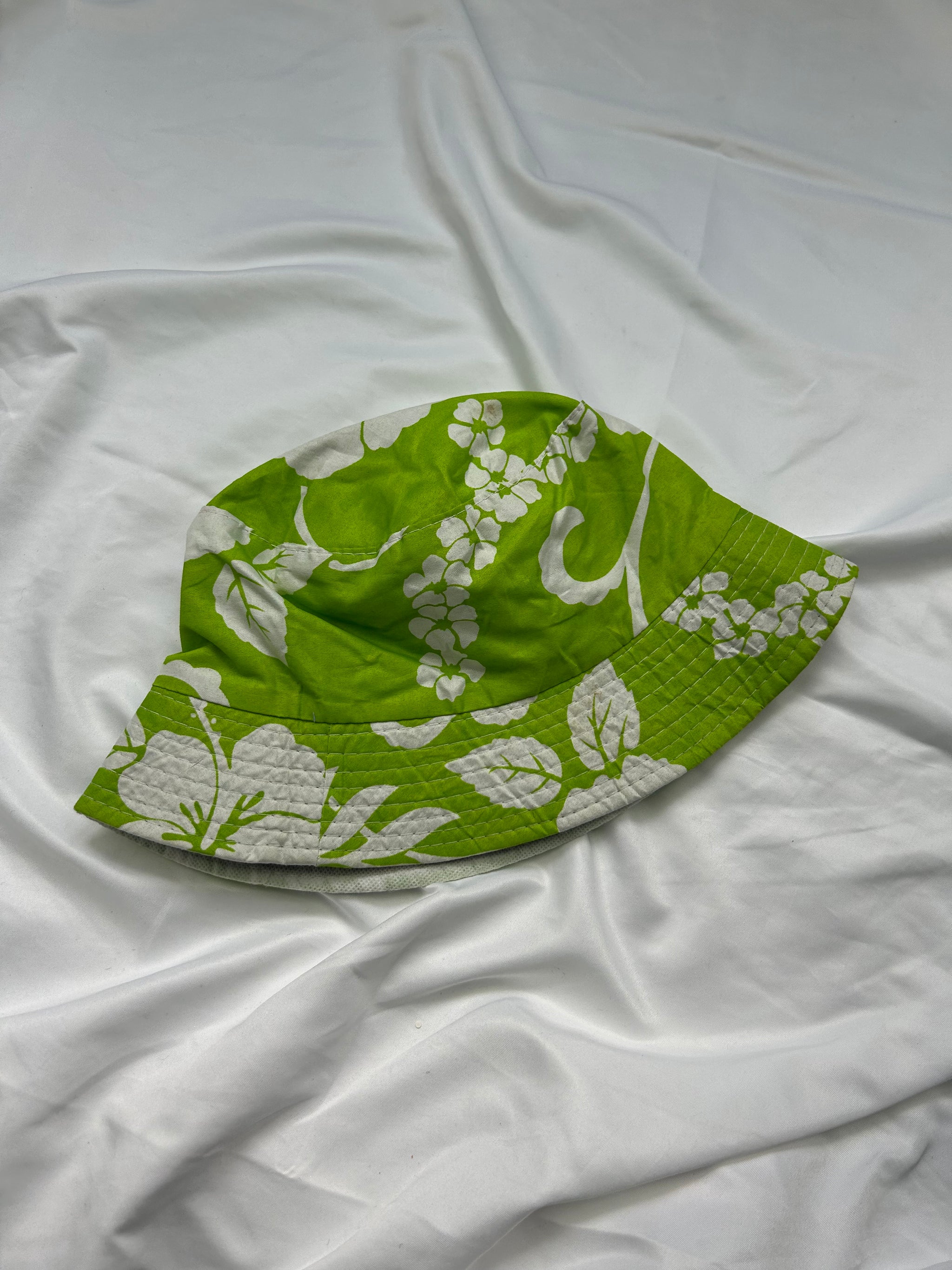 Green hibiscus Hawaii floral bucket hat
