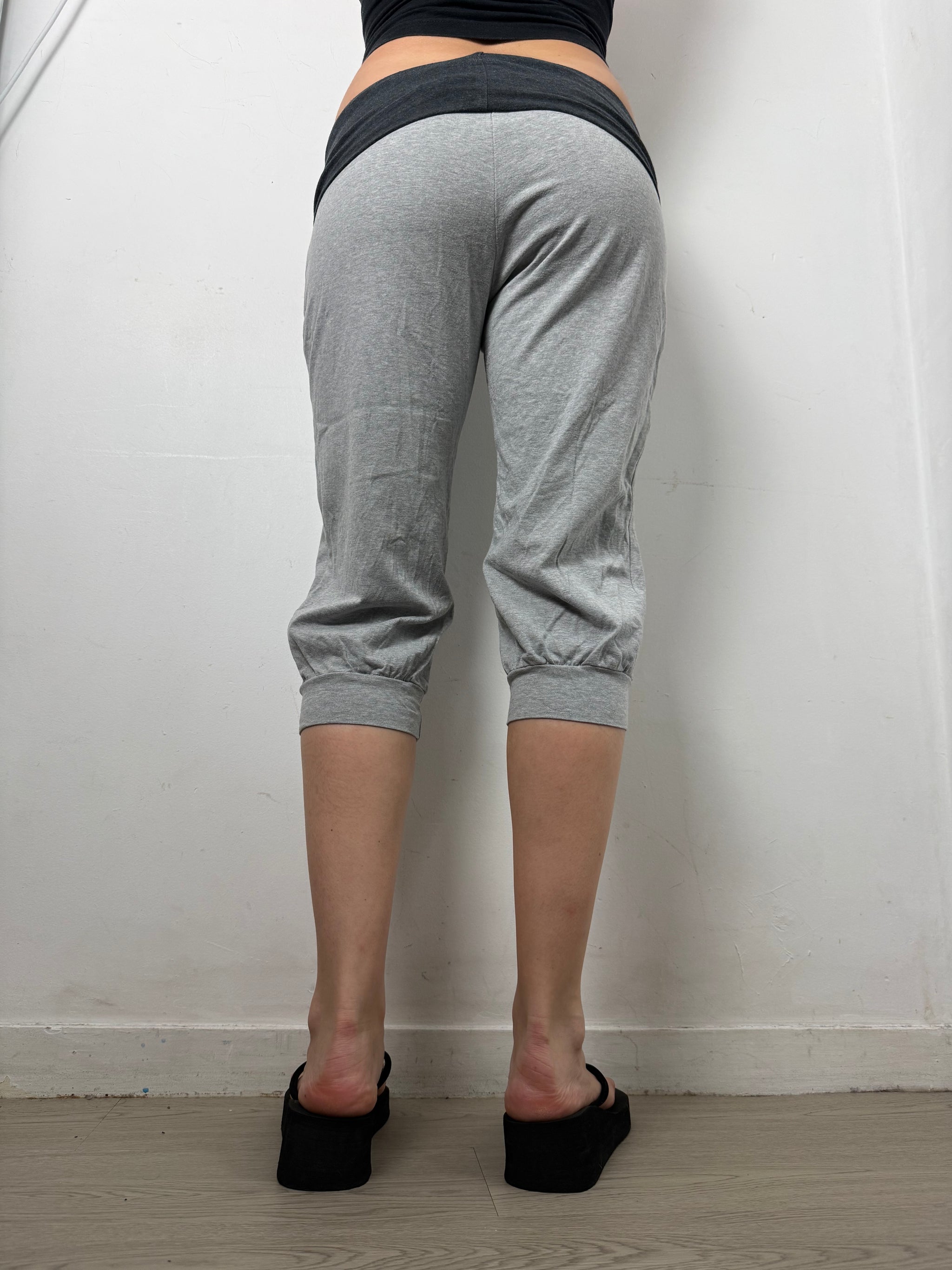 Grey cotton joggers capri pants (M)