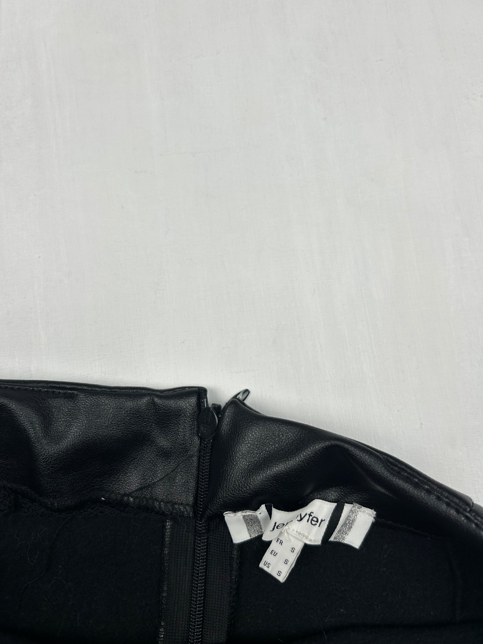 Black belt mini skirt (S)
