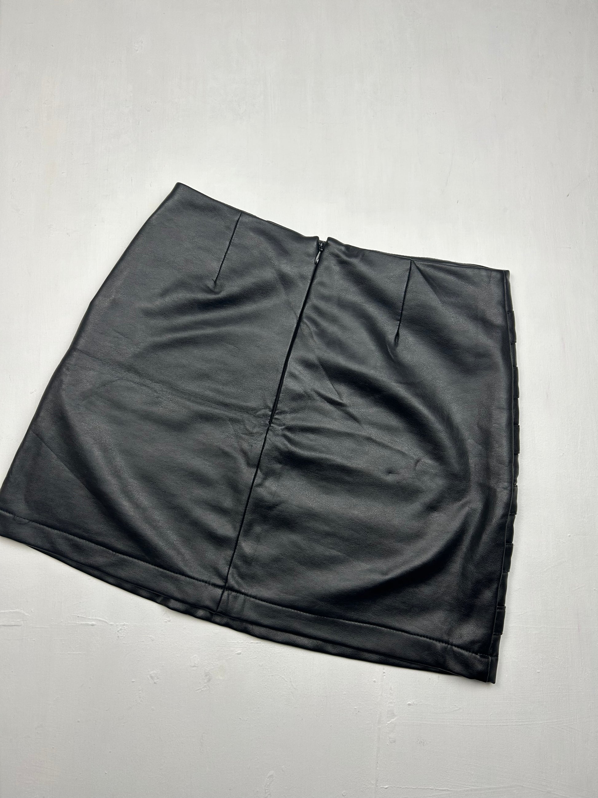 Black belt mini skirt (S)