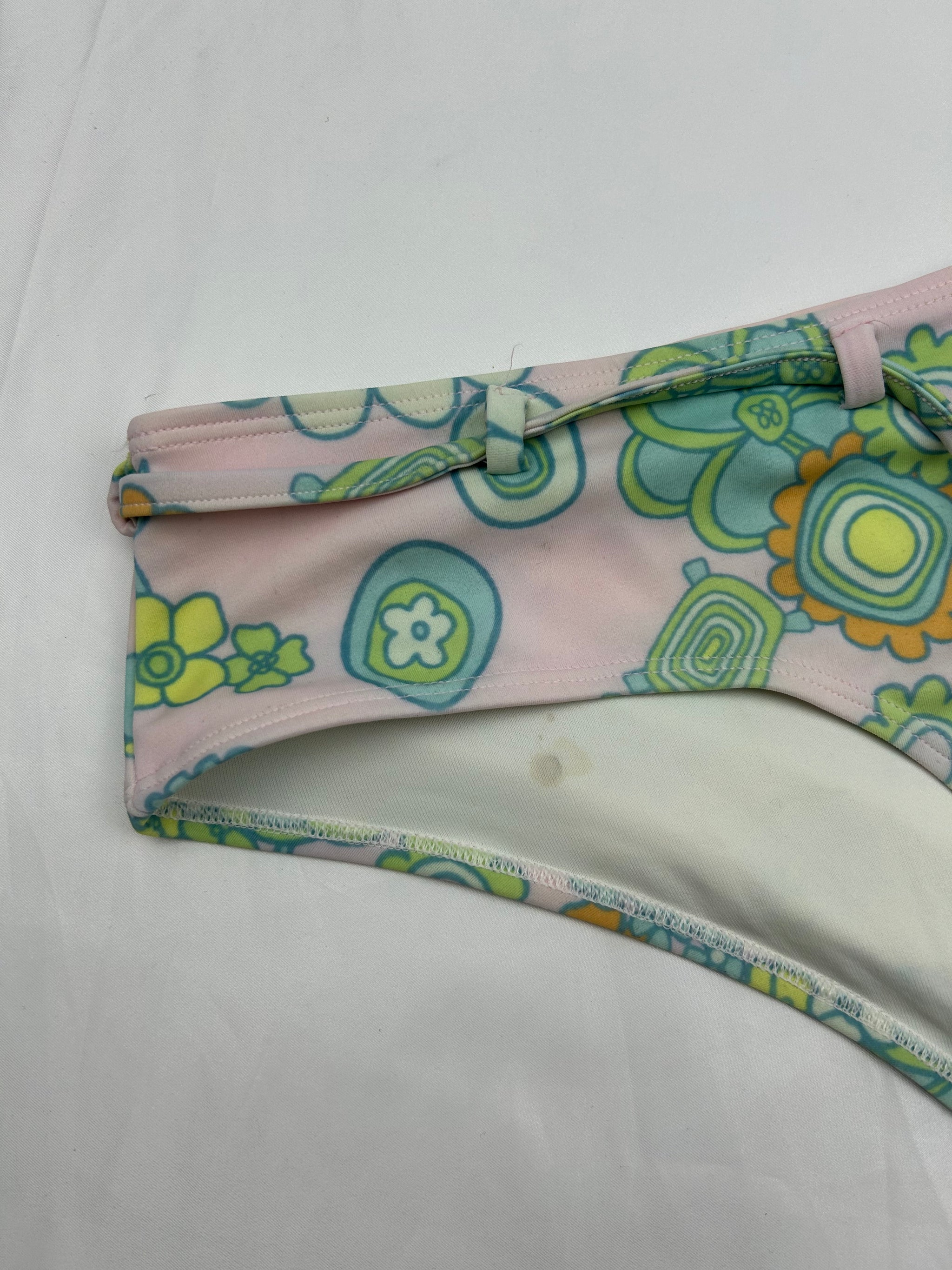 Baby pink floral low waist shorty bikini bottom (L)