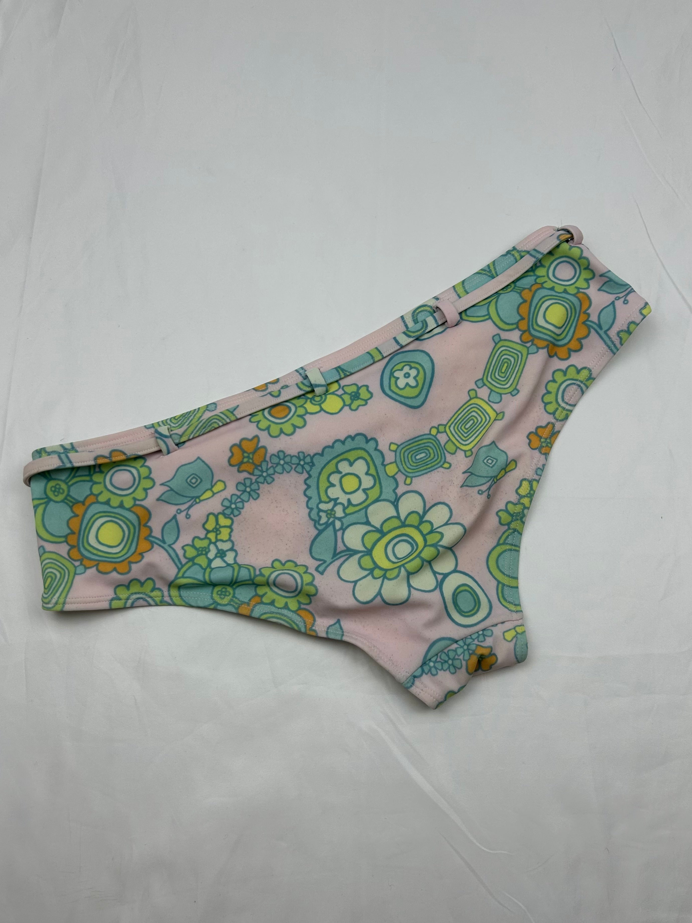 Baby pink floral low waist shorty bikini bottom (L)