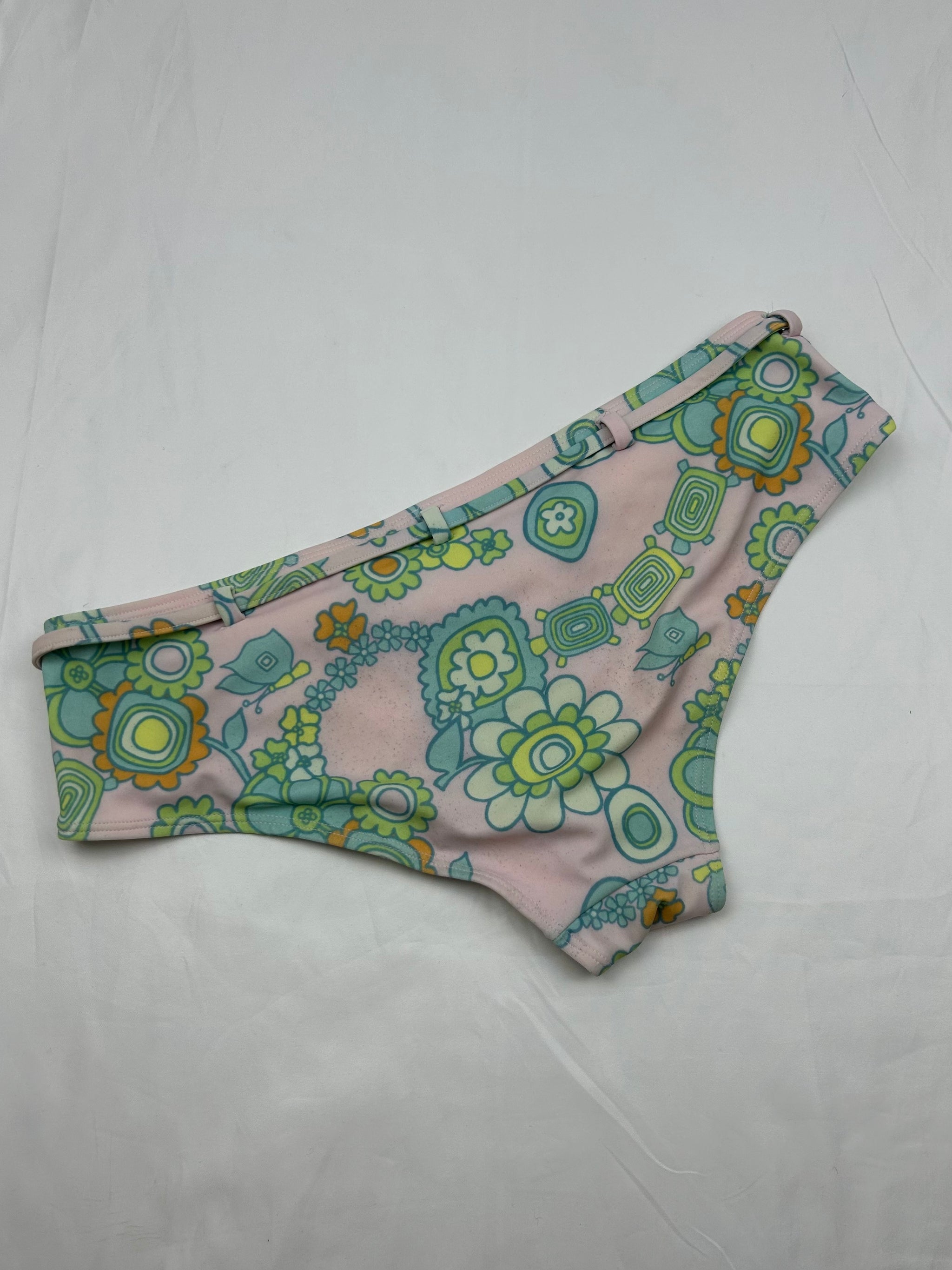 Baby pink floral low waist shorty bikini bottom (L)