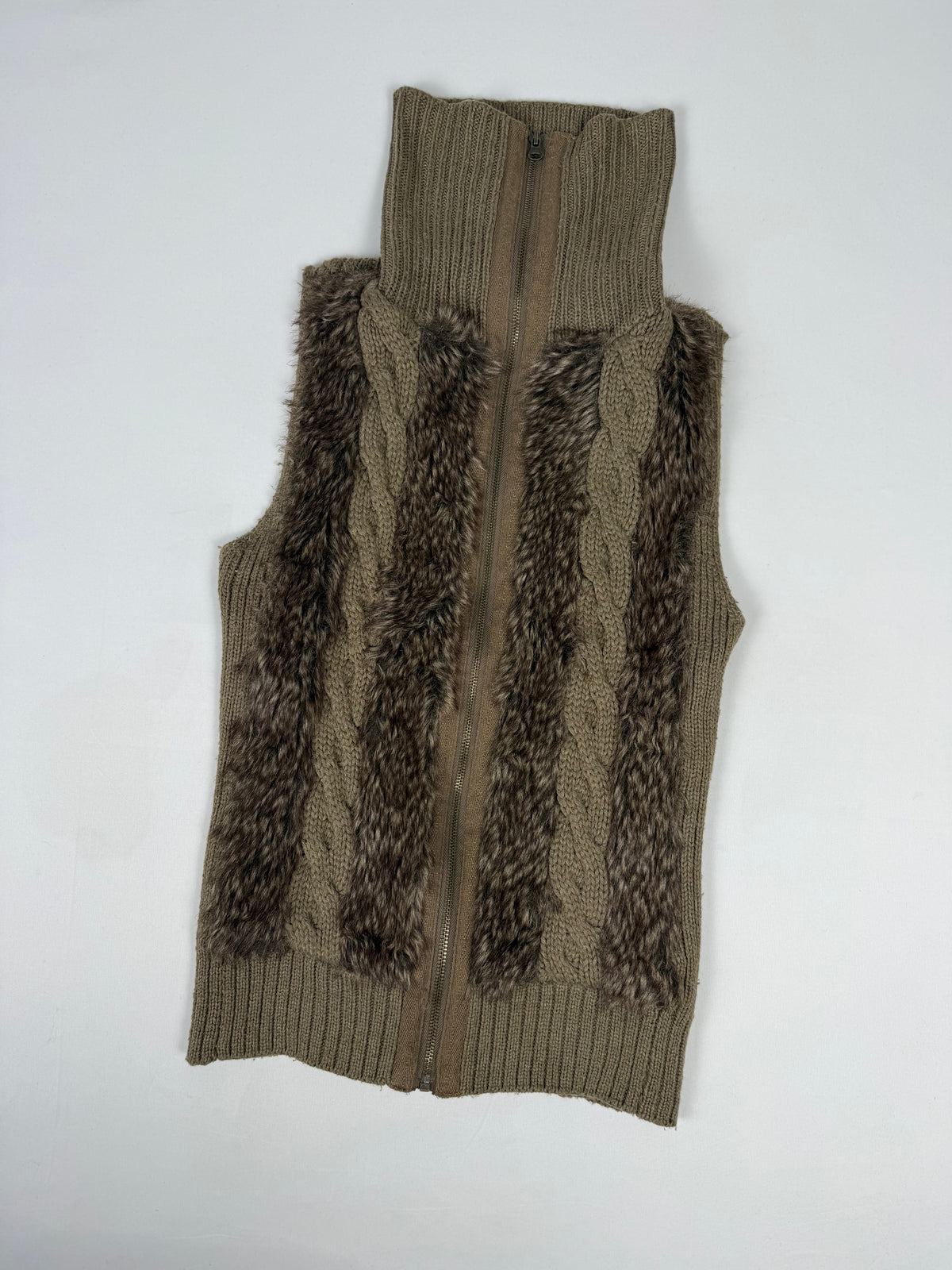 Brown faux fur sleeveless jacket (L)
