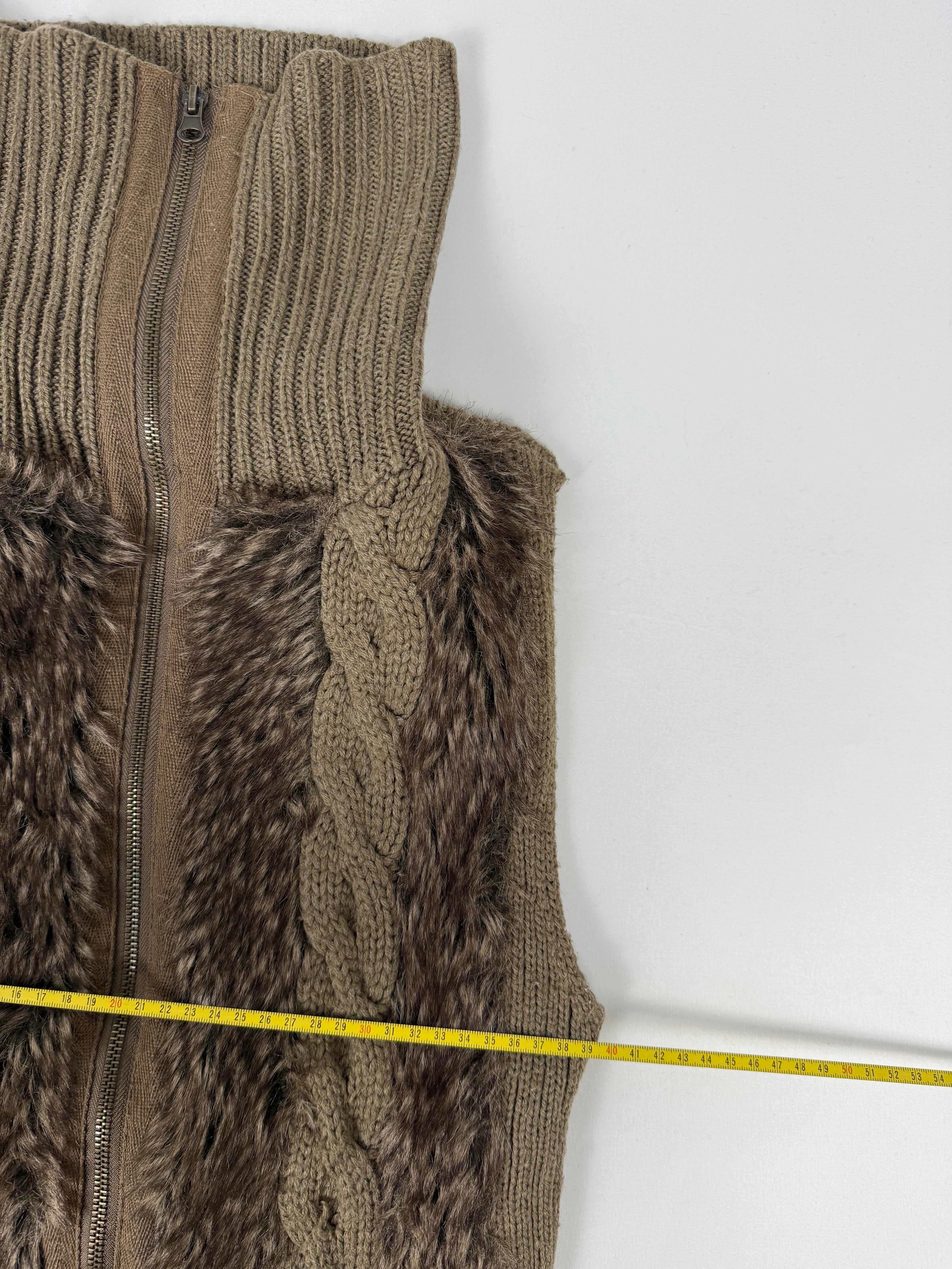 Brown faux fur sleeveless jacket (L)