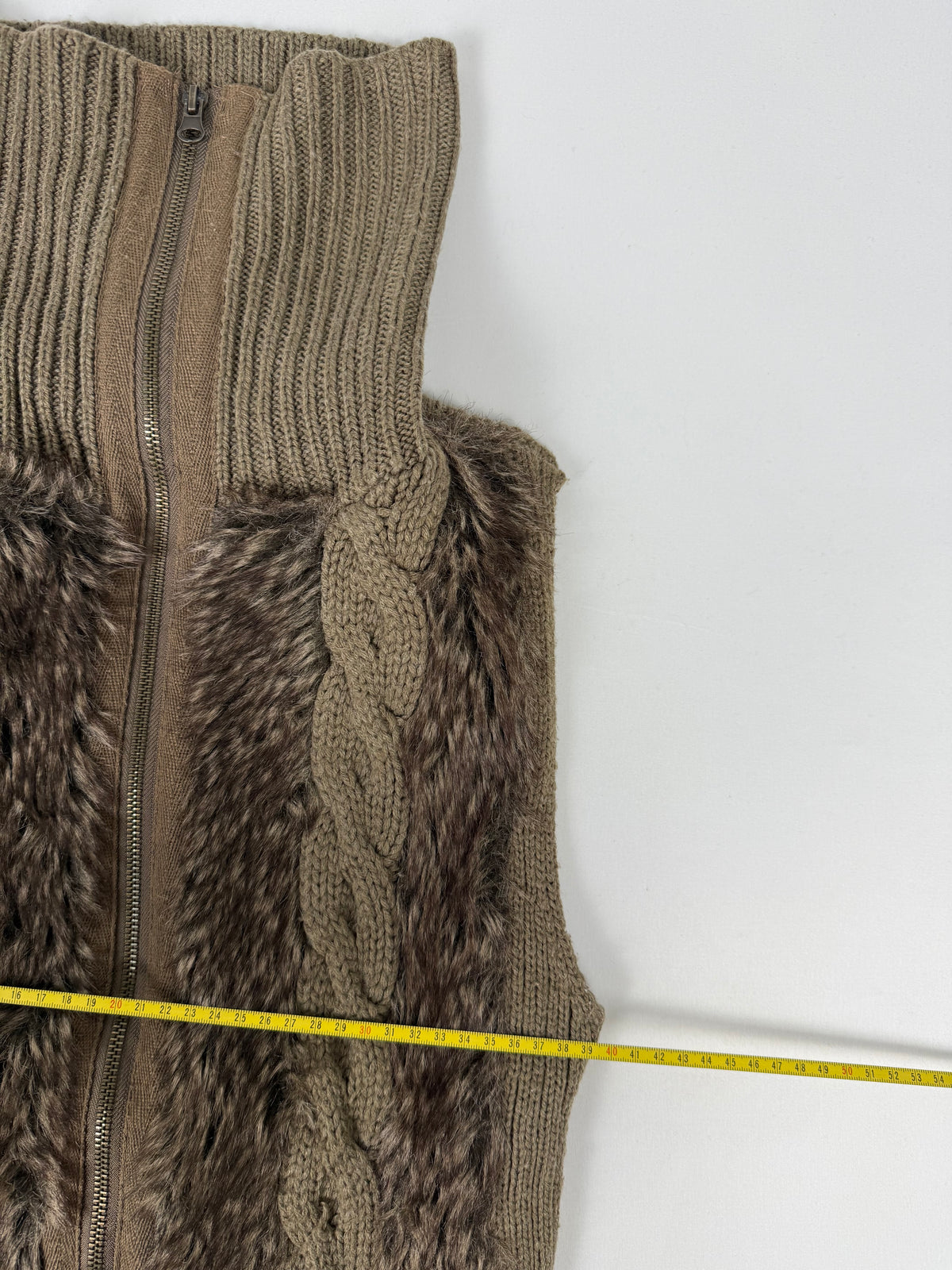 Brown faux fur sleeveless jacket (L)