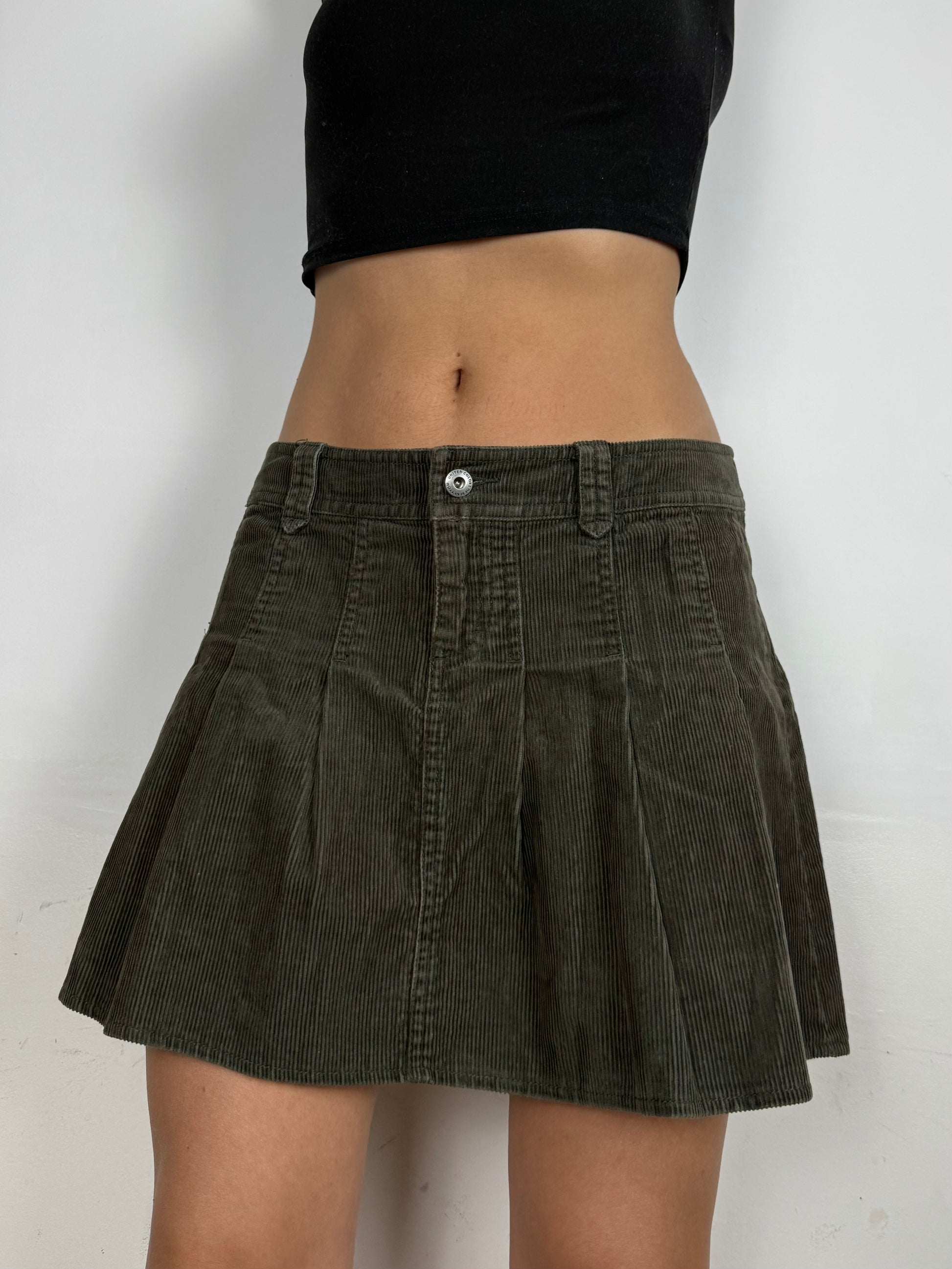 Khaki low rise ribbed velvet denim pleated mini skirt (M)
