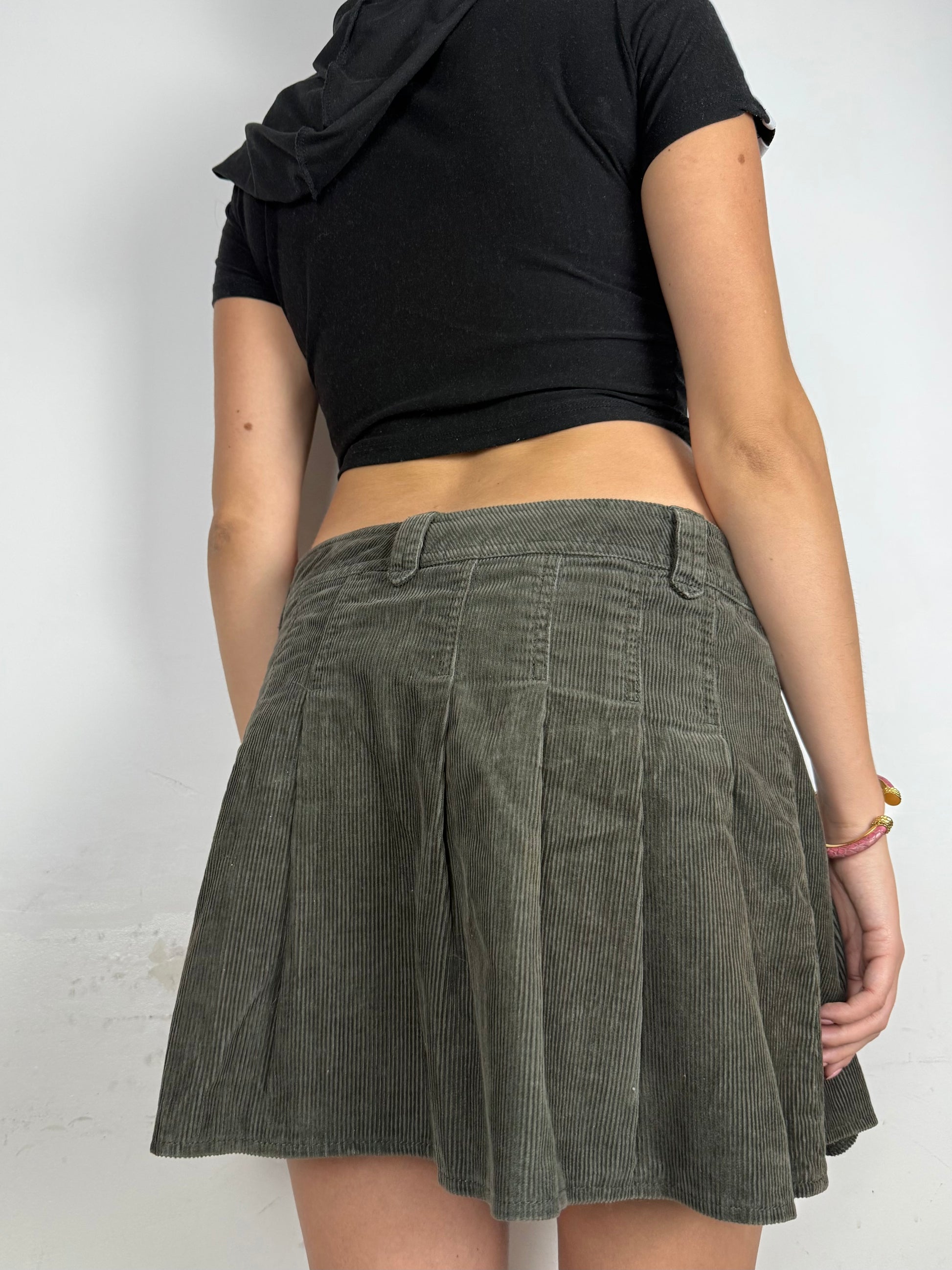 Khaki low rise ribbed velvet denim pleated mini skirt (M)