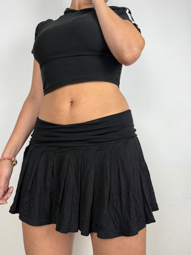 Black low rise pleated mini skirt (S/M)