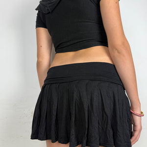 Black low rise pleated mini skirt (S/M)