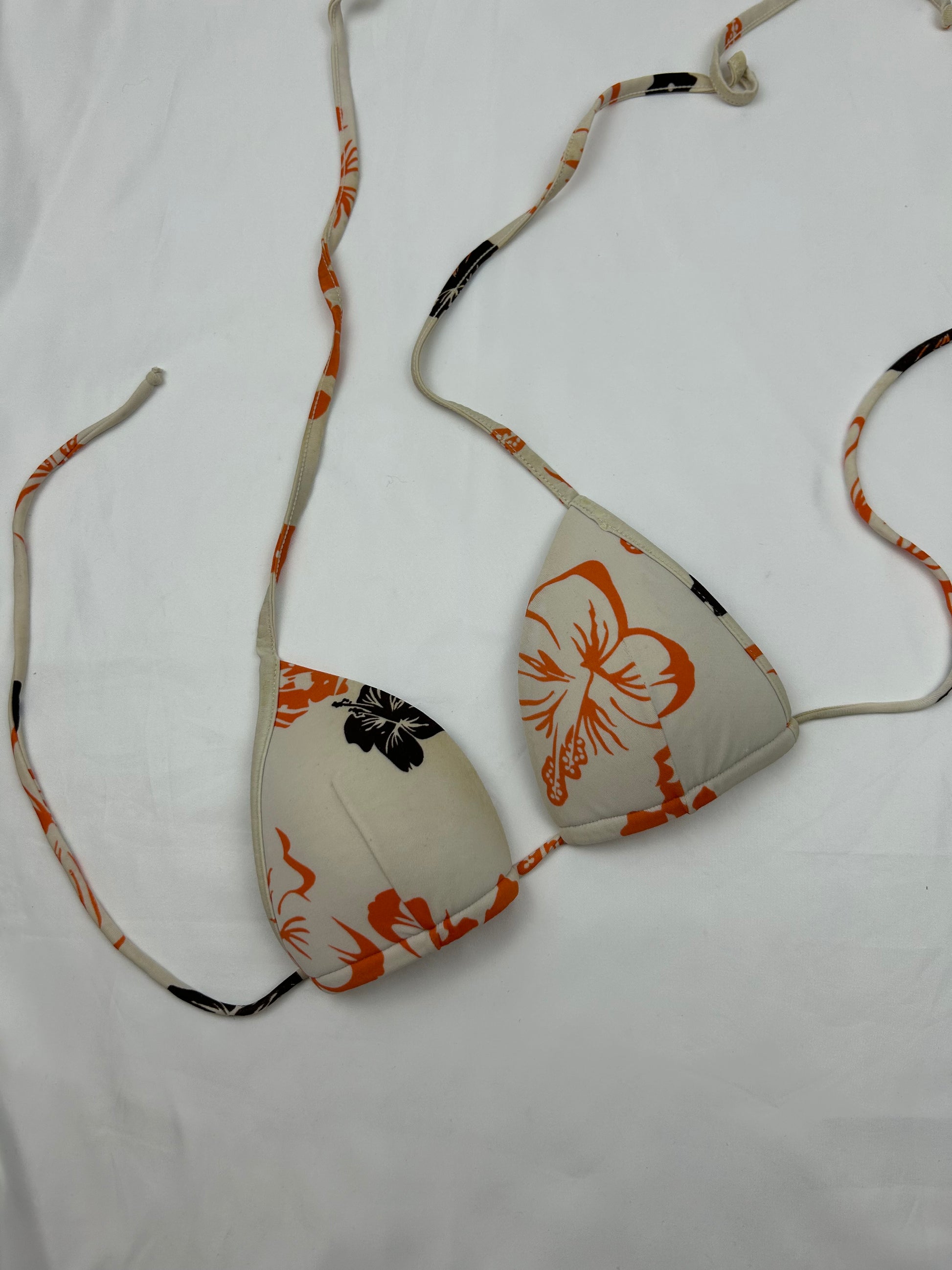 White Hawaii hibiscus padded bikini top (S)