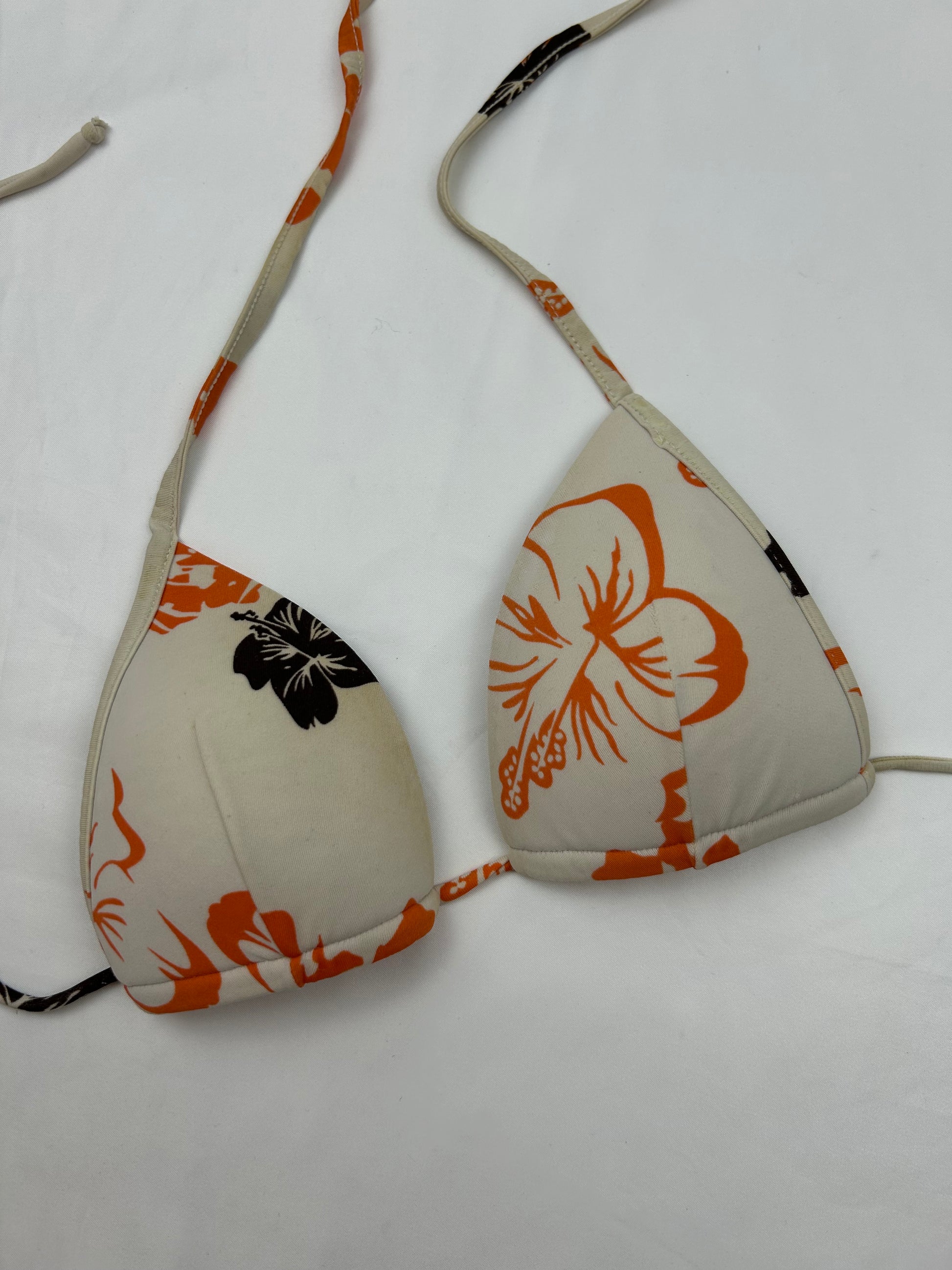 White Hawaii hibiscus padded bikini top (S)