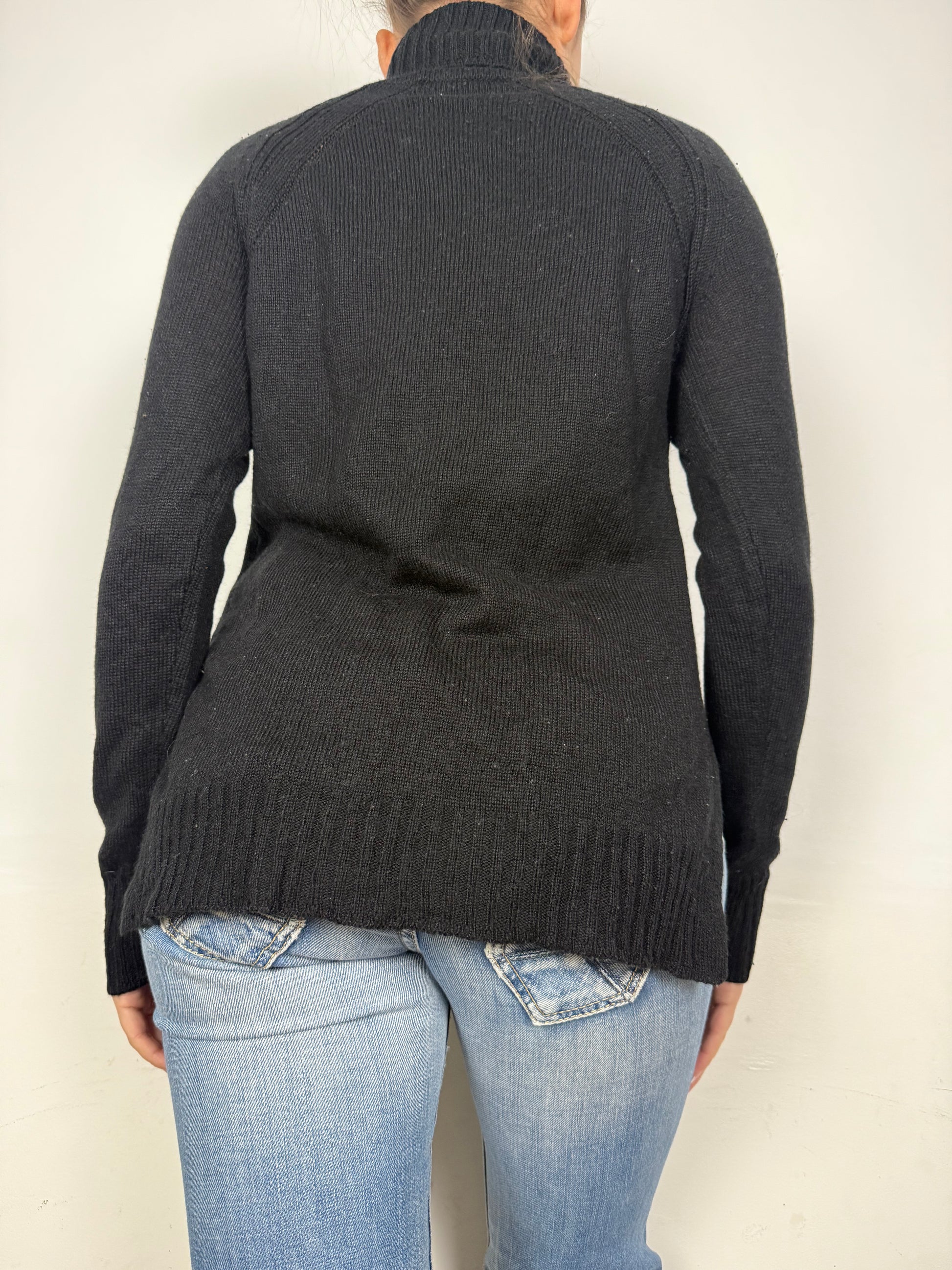 Black turtleneck jumper (S/M)