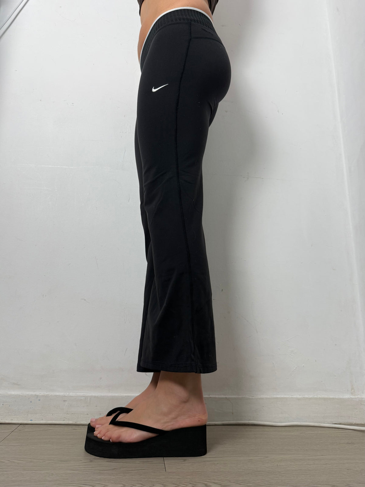 Black activewear low rise pants (XS)