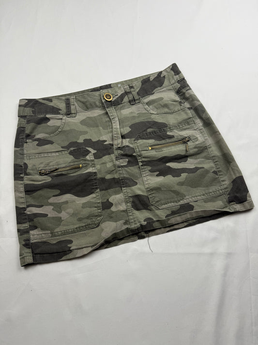 Khaki camo low rise denim mini skirt (S)
