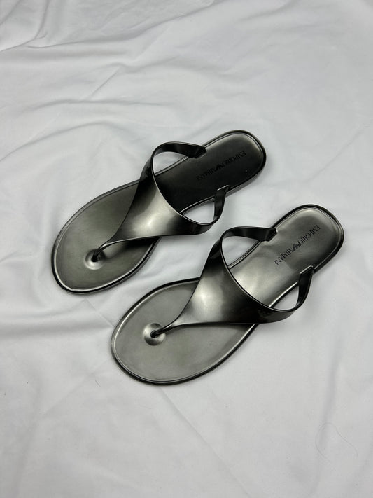 Grey thong flip flops (38)