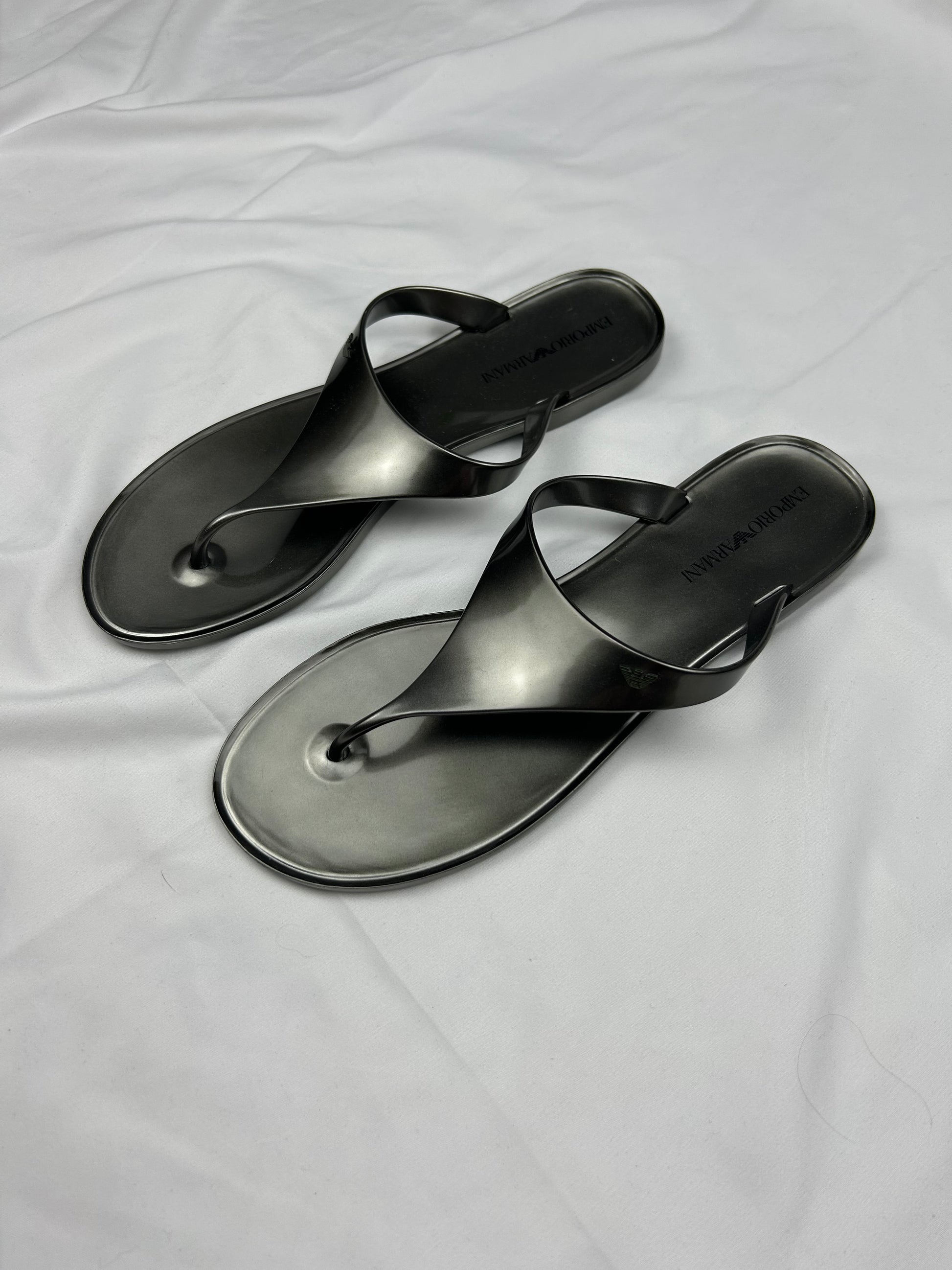 Grey thong flip flops (38)
