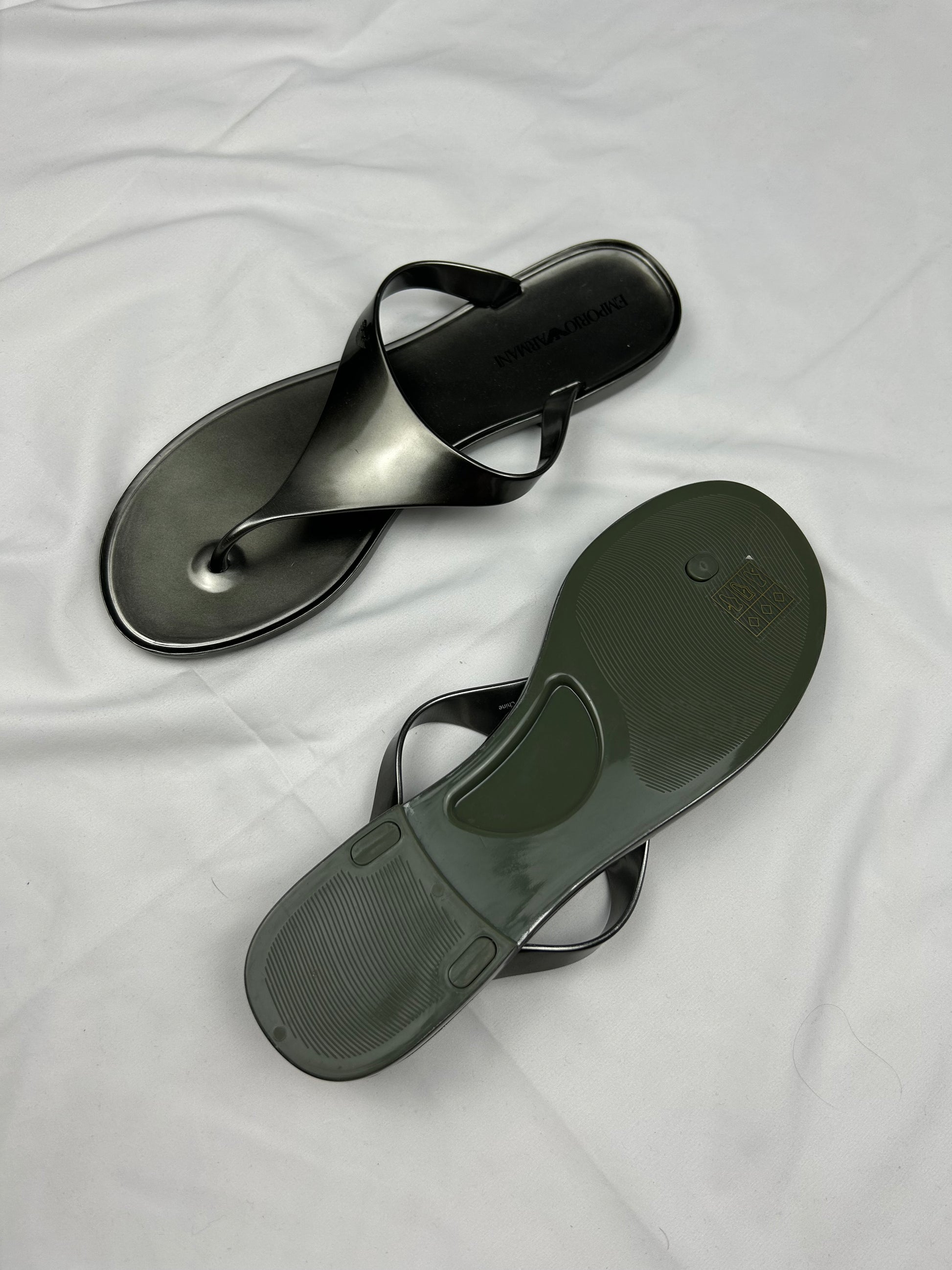 Grey thong flip flops (38)